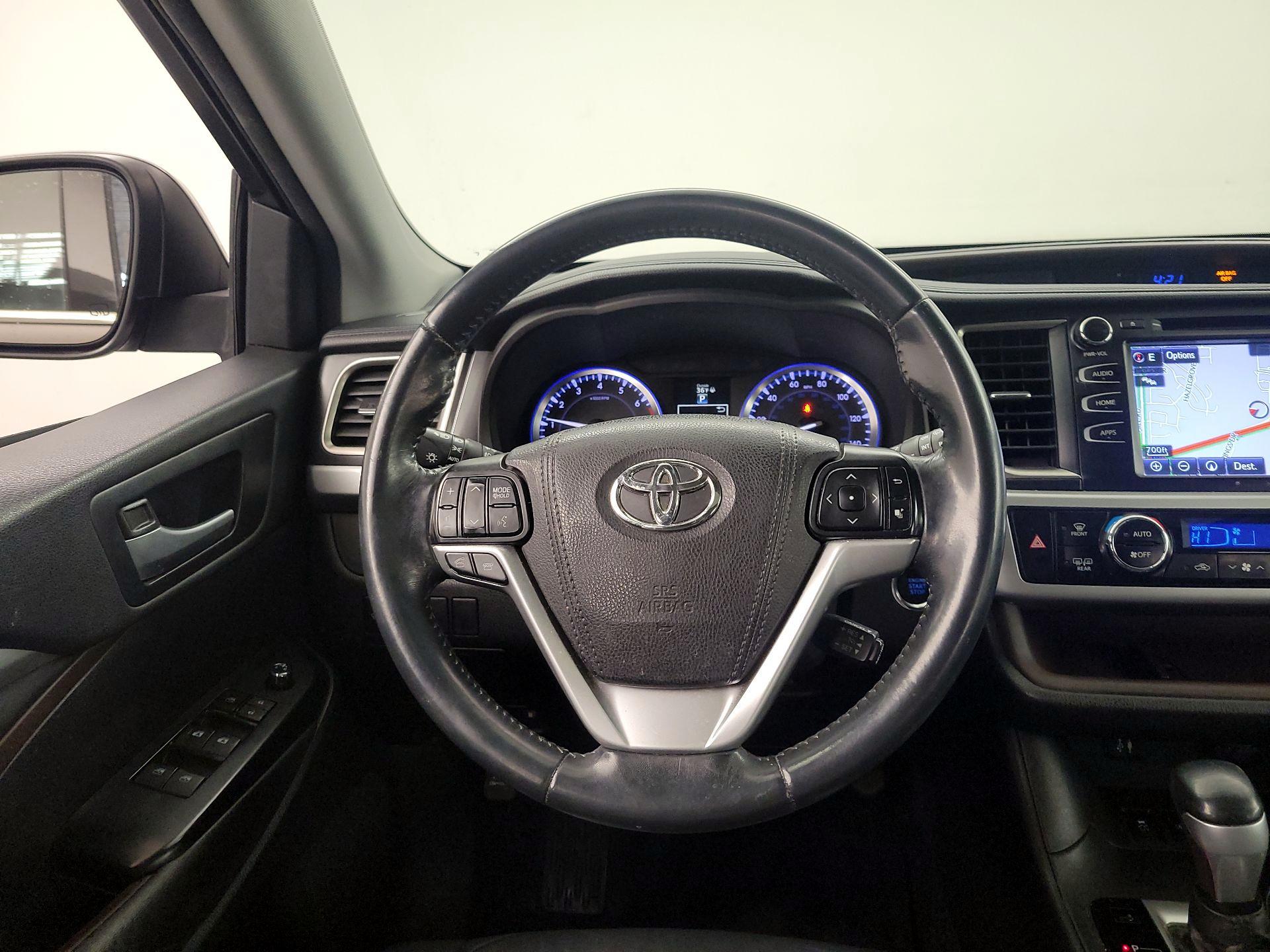 Thumbnail: 2016 Toyota Highlander - 10