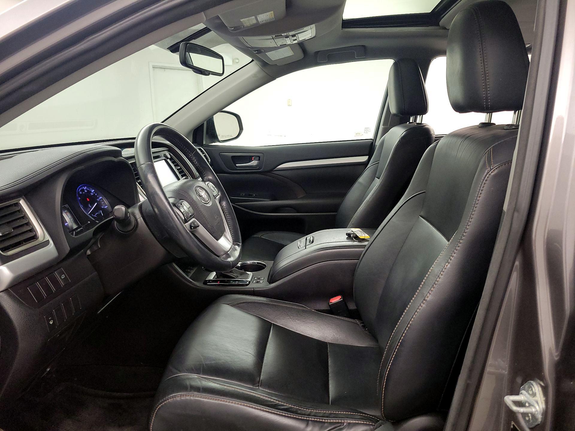 Thumbnail: 2016 Toyota Highlander - 11