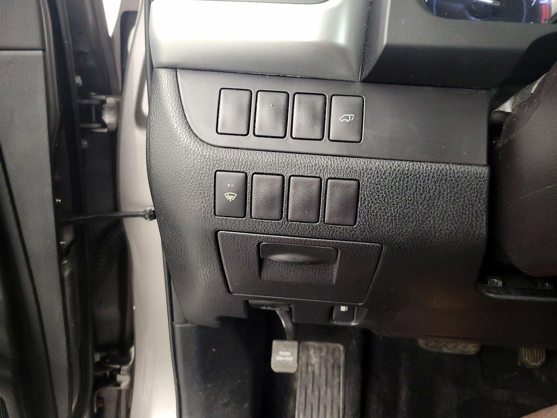 Thumbnail: 2016 Toyota Highlander - 13