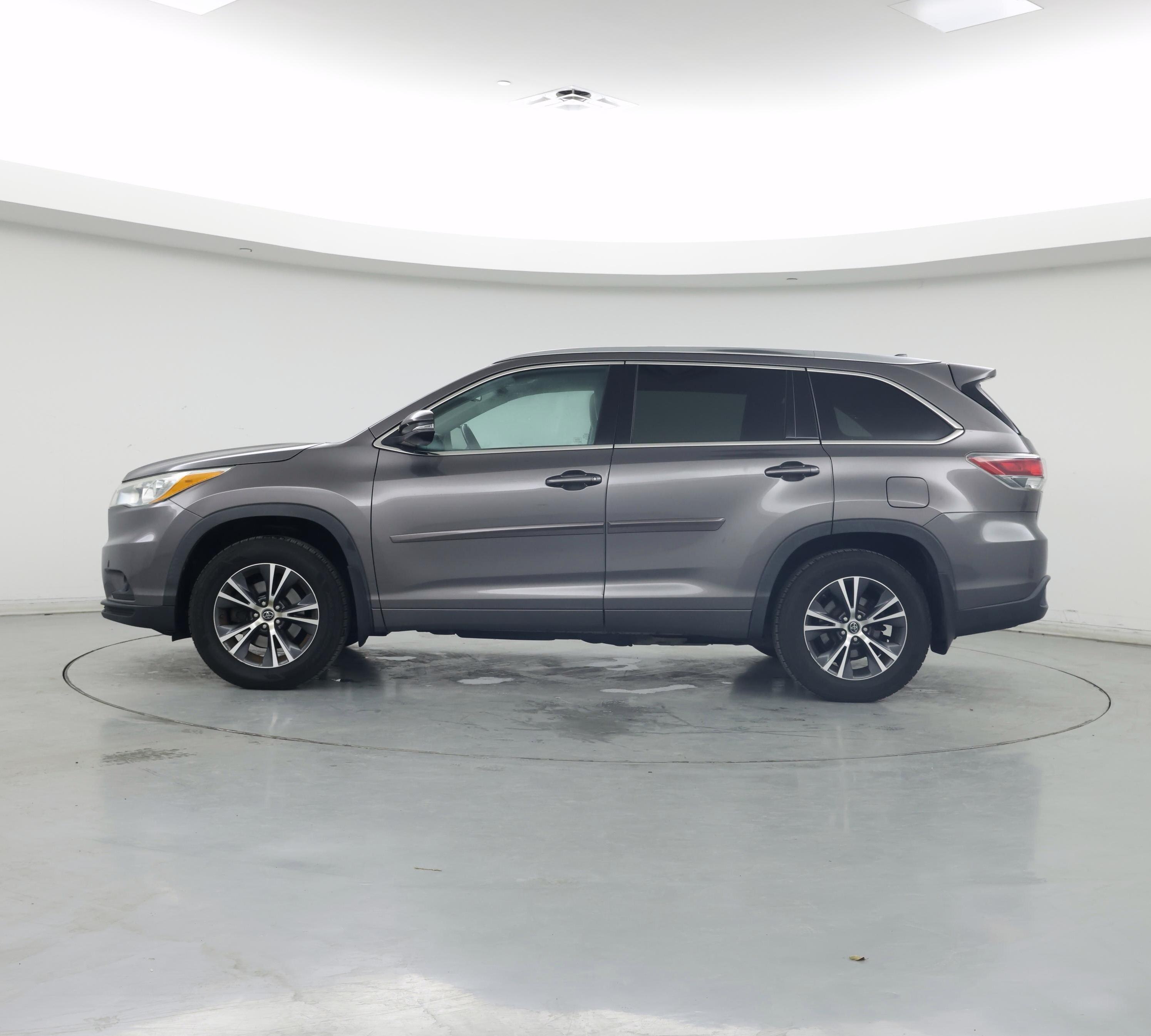 Thumbnail: 2016 Toyota Highlander - 3