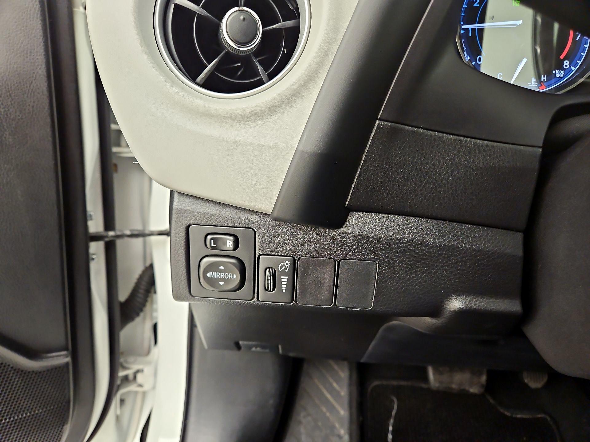 Thumbnail: 2018 Toyota Corolla - 13