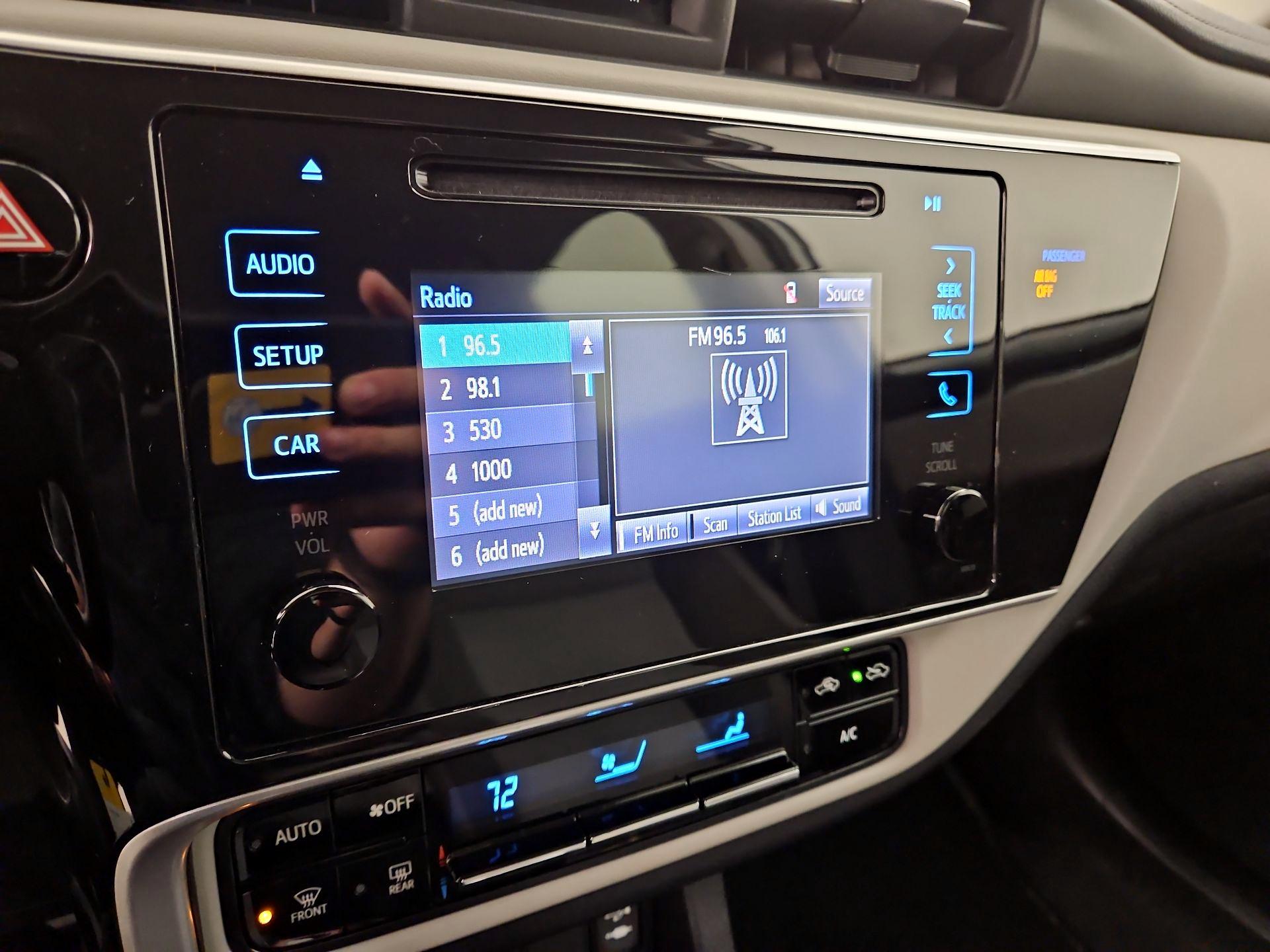 Thumbnail: 2018 Toyota Corolla - 15