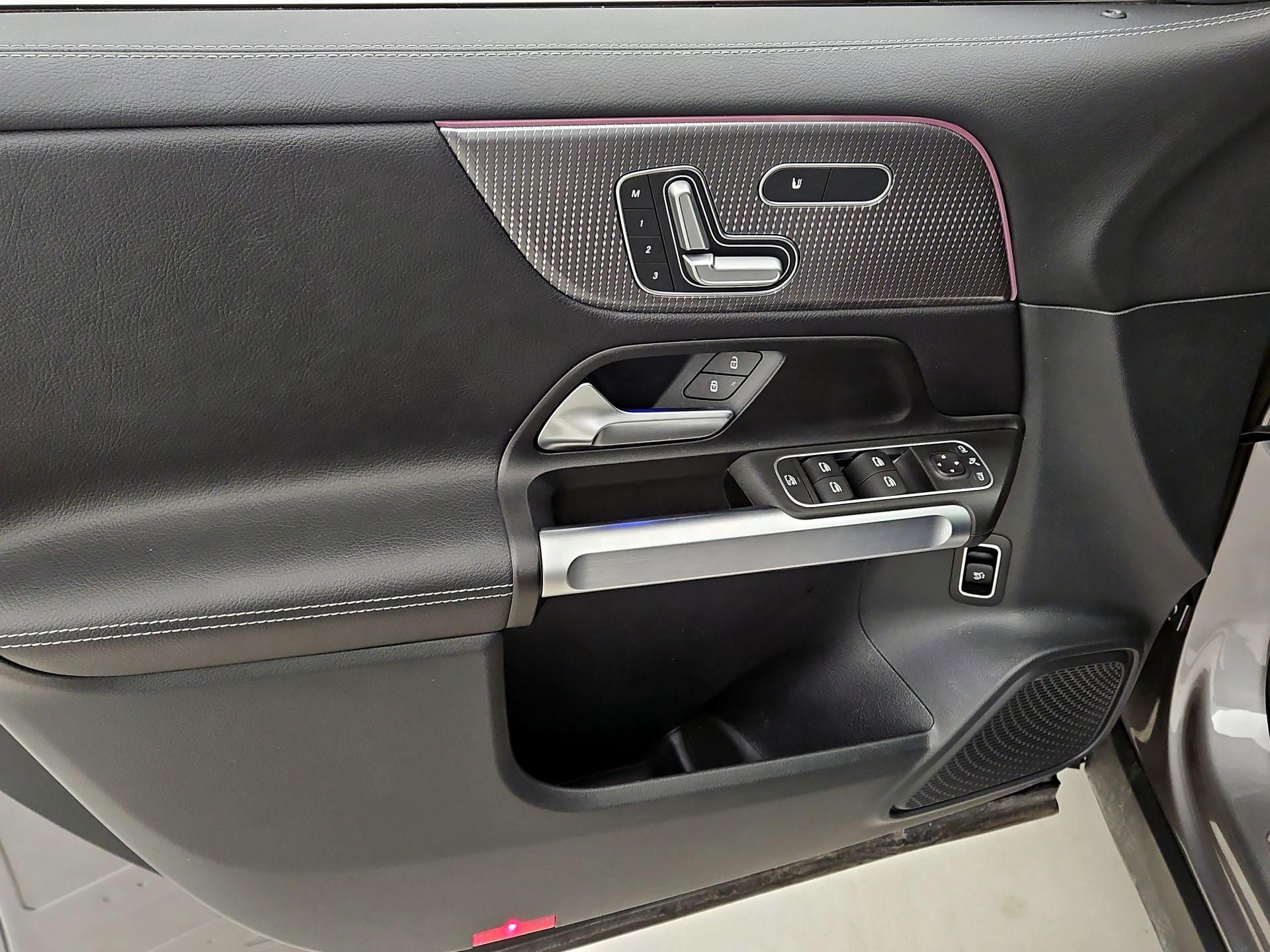 Thumbnail: 2022 Mercedes-Benz GLB - 12