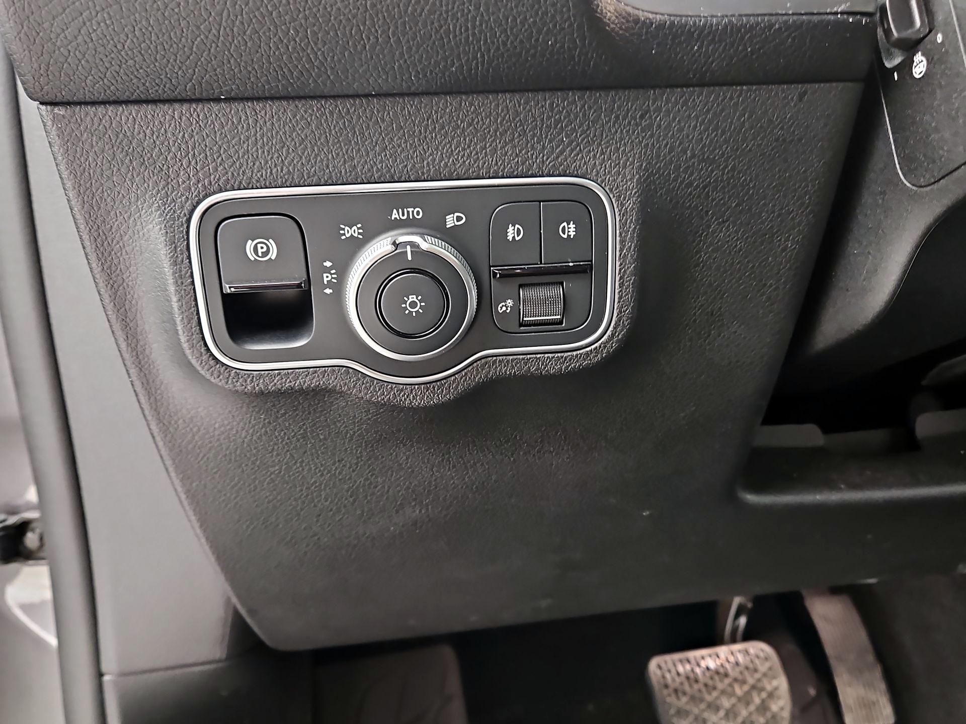 Thumbnail: 2022 Mercedes-Benz GLB - 13