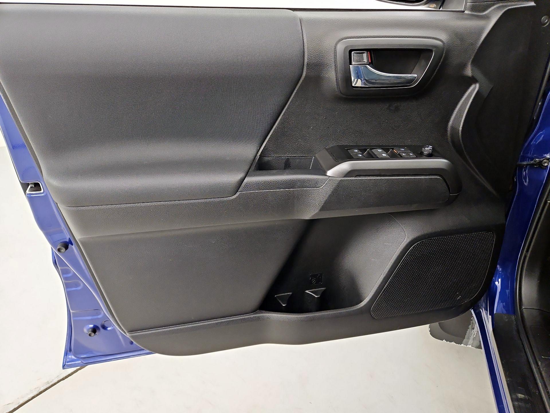 Thumbnail: 2022 Toyota Tacoma - 12