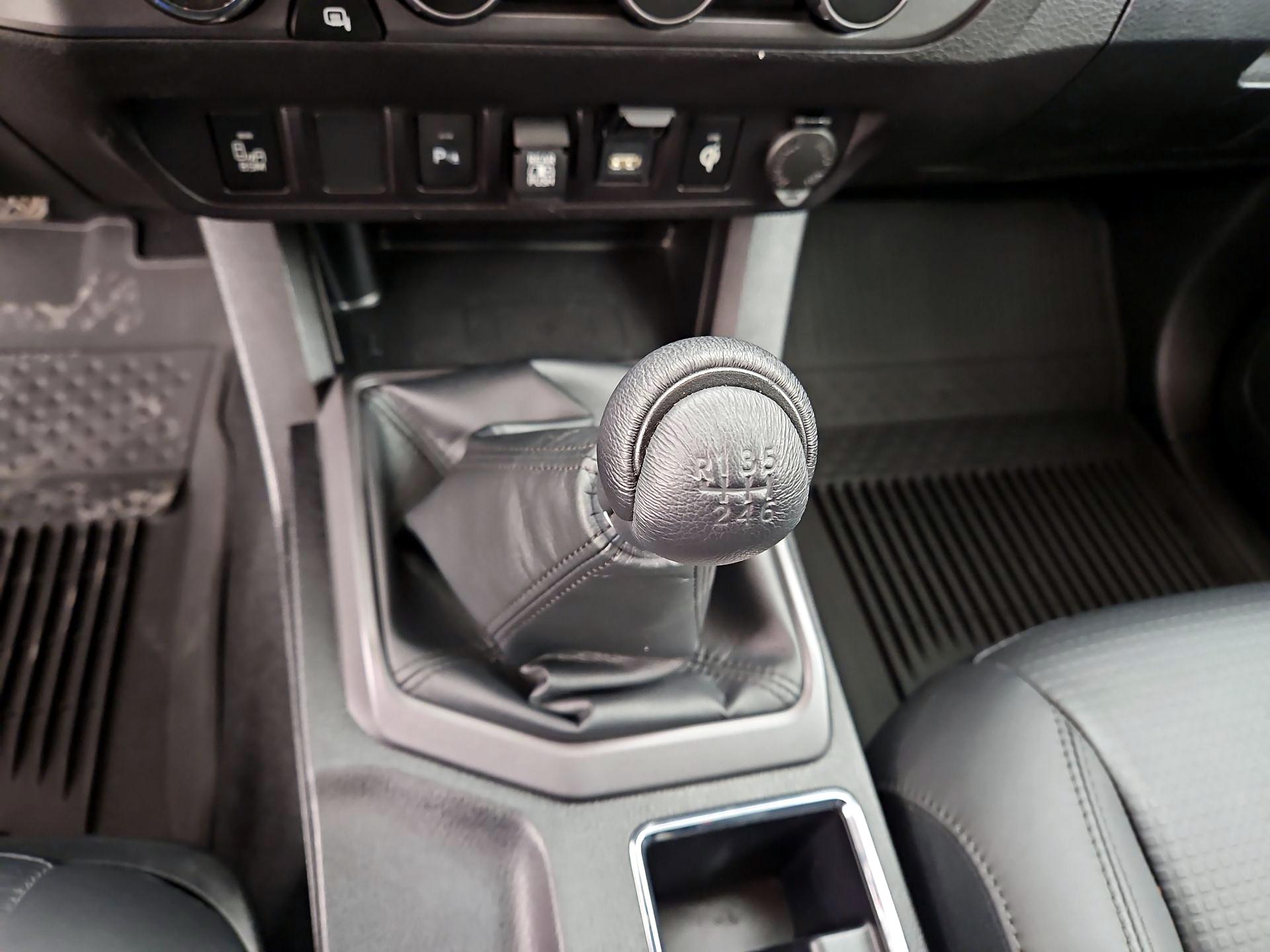 Thumbnail: 2022 Toyota Tacoma - 18