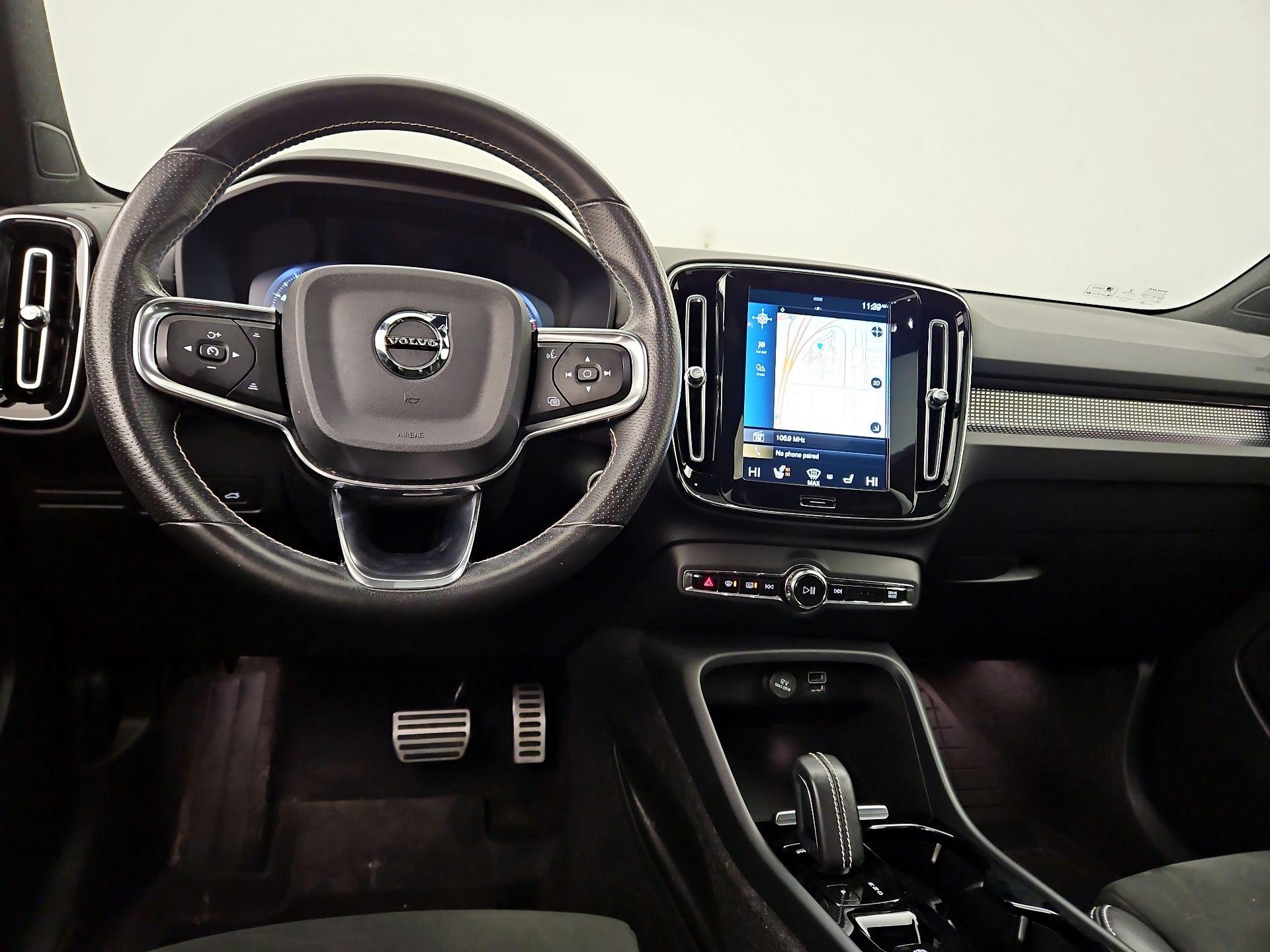 Thumbnail: 2021 Volvo XC40 - 10