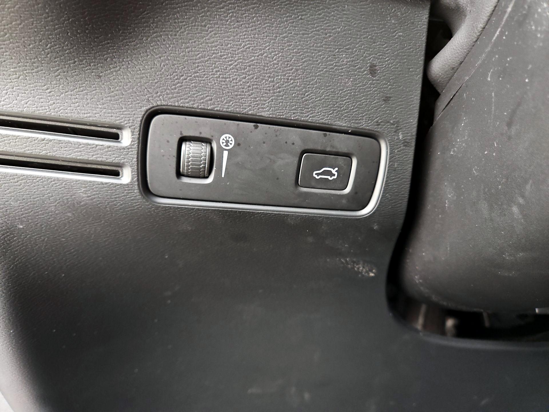 Thumbnail: 2021 Volvo XC40 - 13