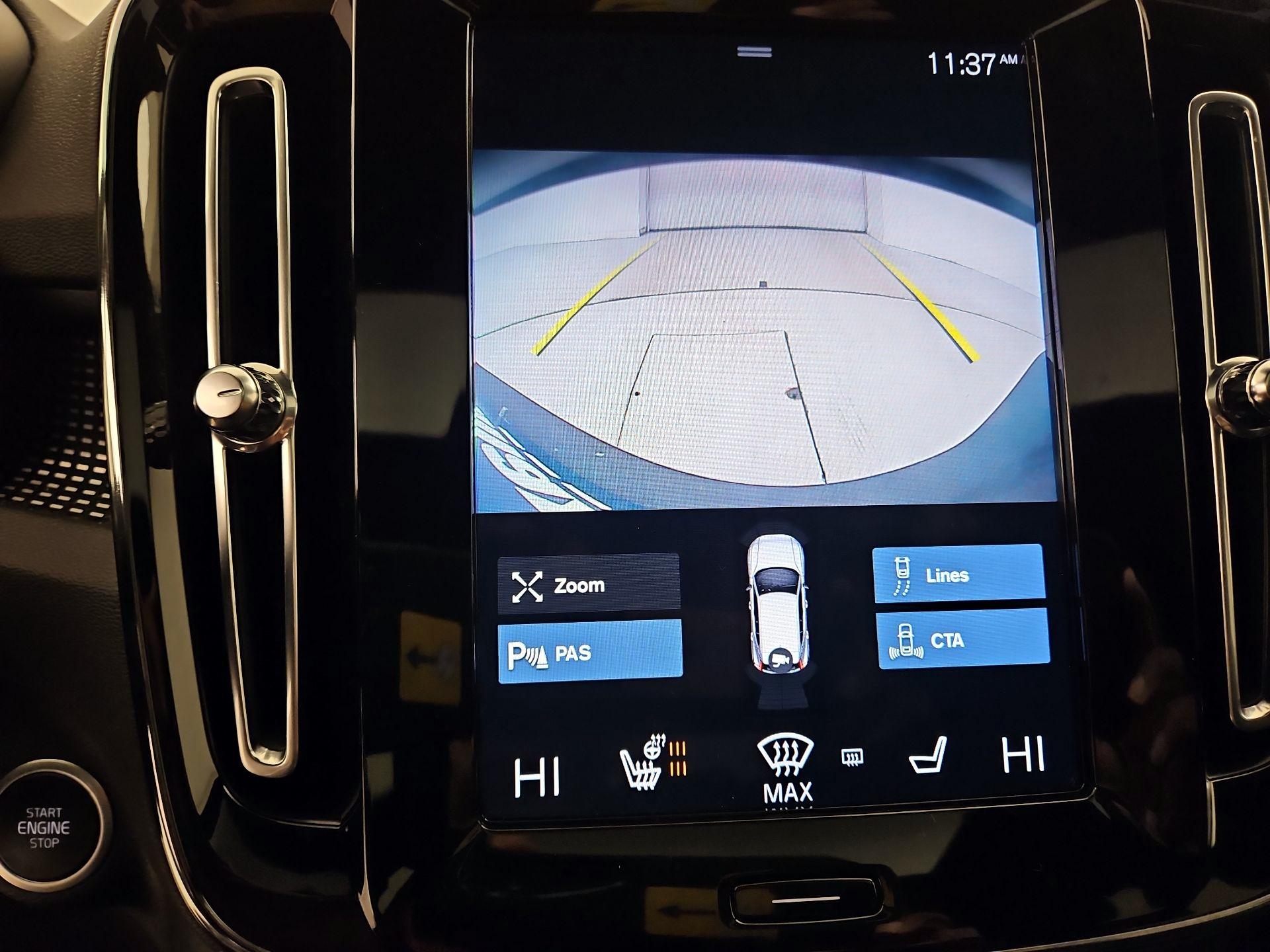 Thumbnail: 2021 Volvo XC40 - 15