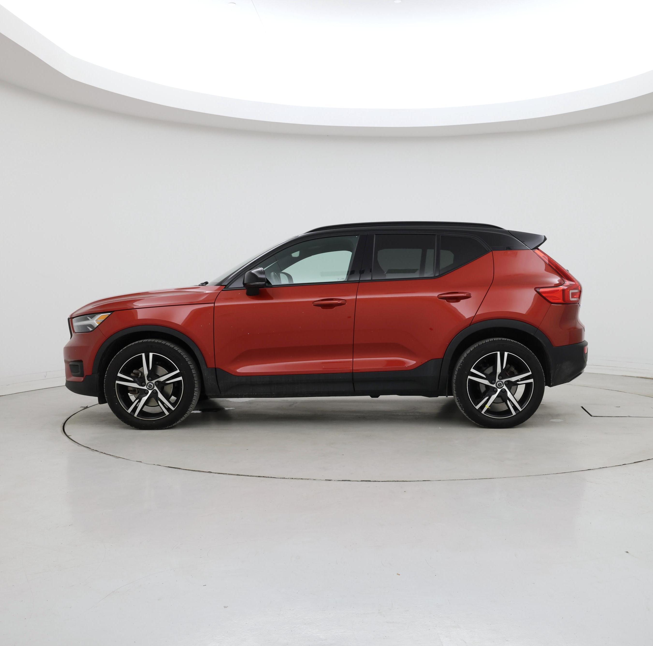 Thumbnail: 2021 Volvo XC40 - 3