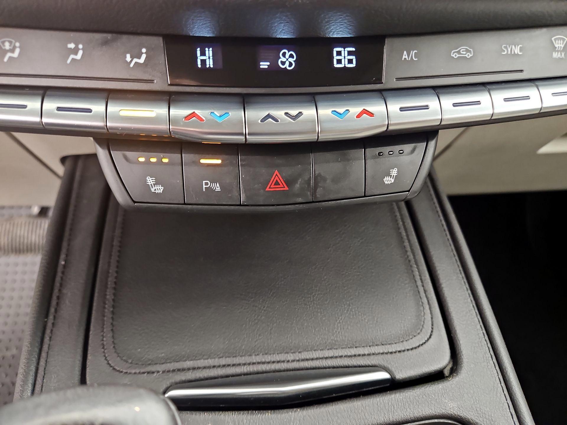 Thumbnail: 2019 Cadillac XT4 - 16