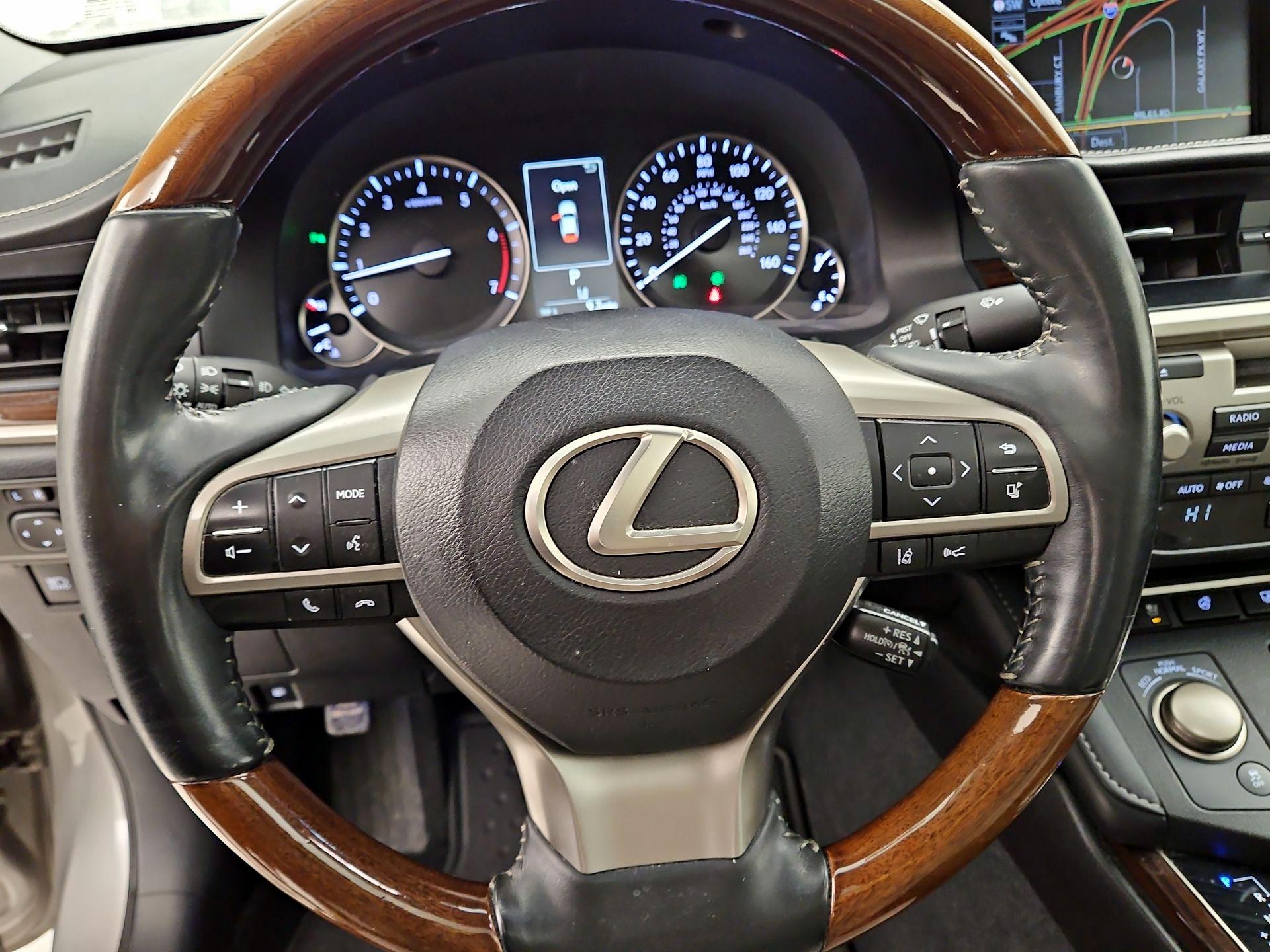 Thumbnail: 2016 Lexus ES - 10
