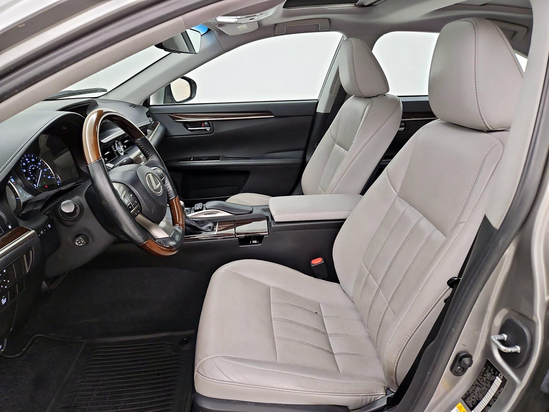 Thumbnail: 2016 Lexus ES - 11