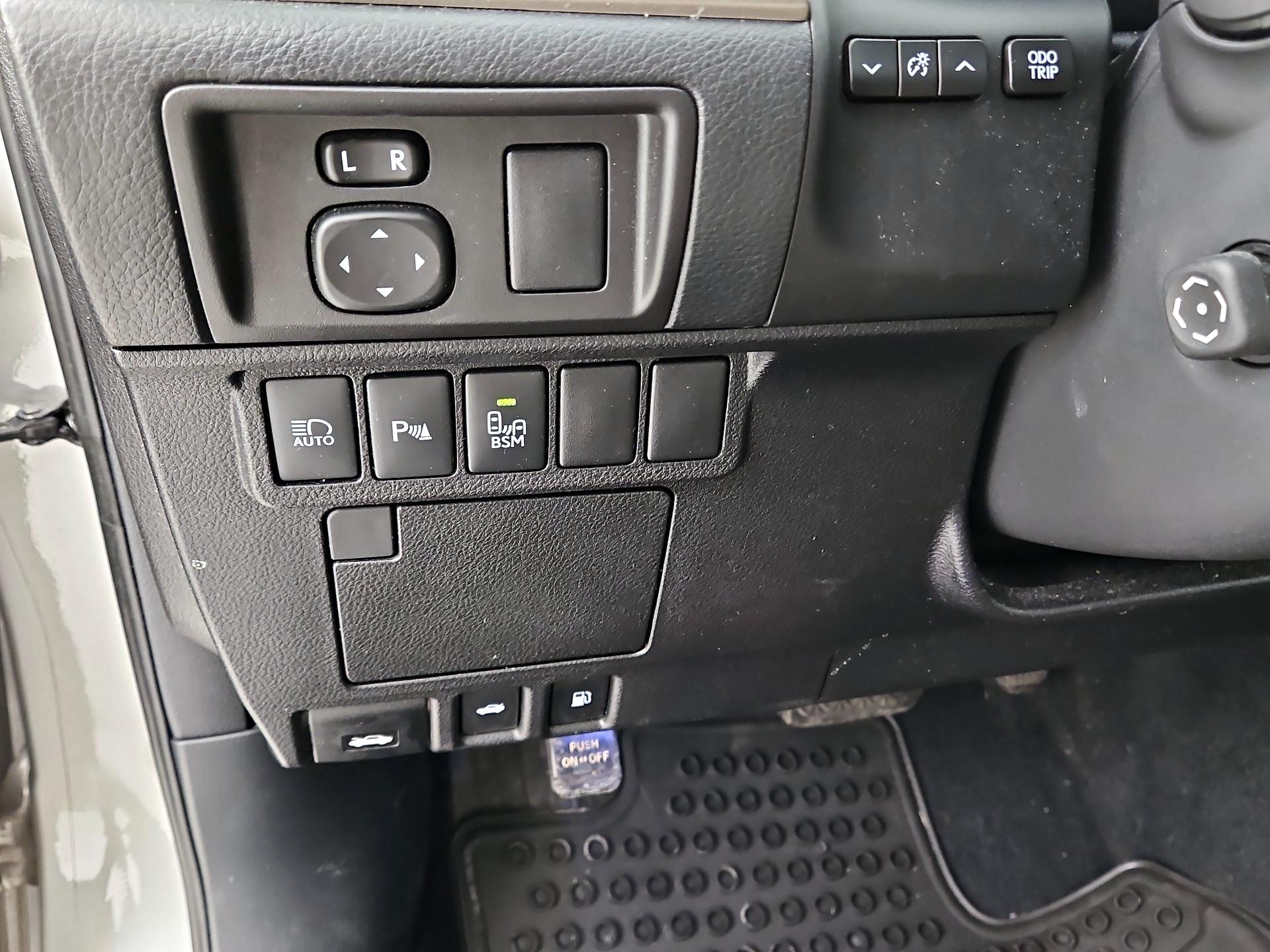 Thumbnail: 2016 Lexus ES - 13