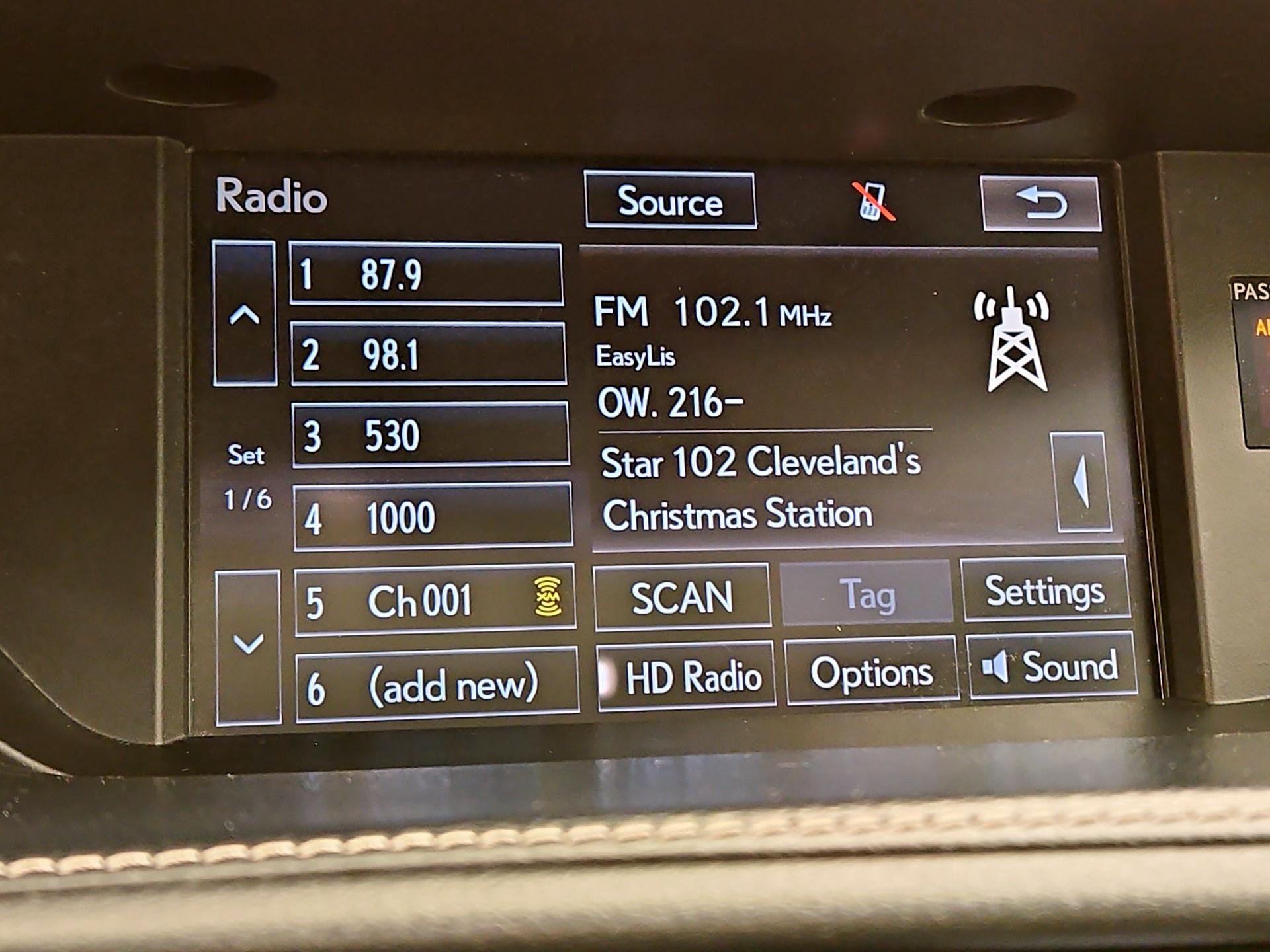 Thumbnail: 2016 Lexus ES - 16