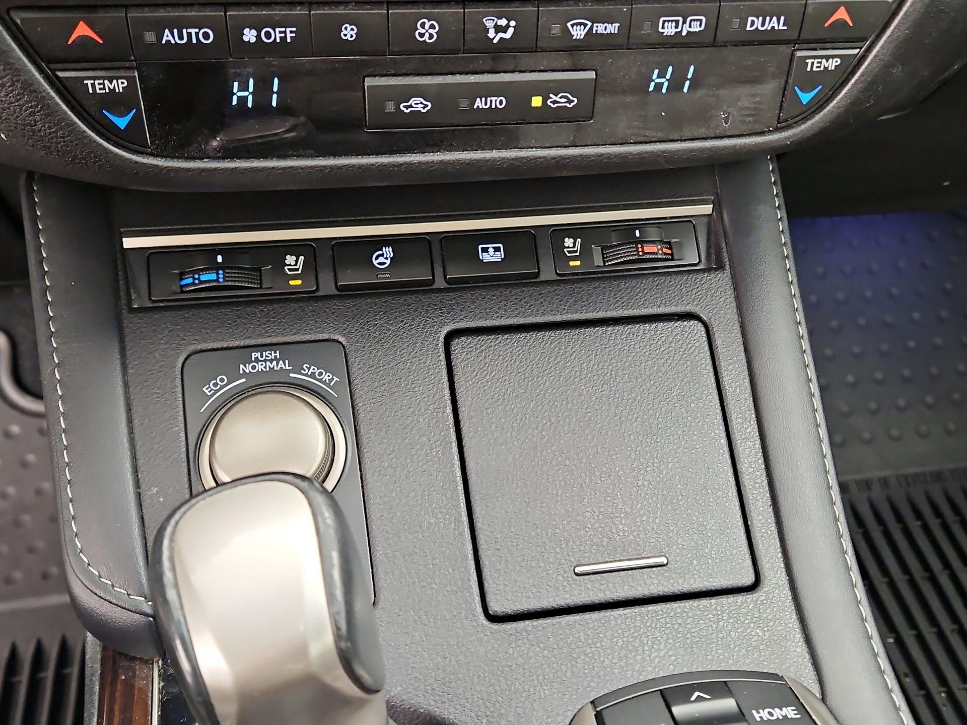 Thumbnail: 2016 Lexus ES - 17