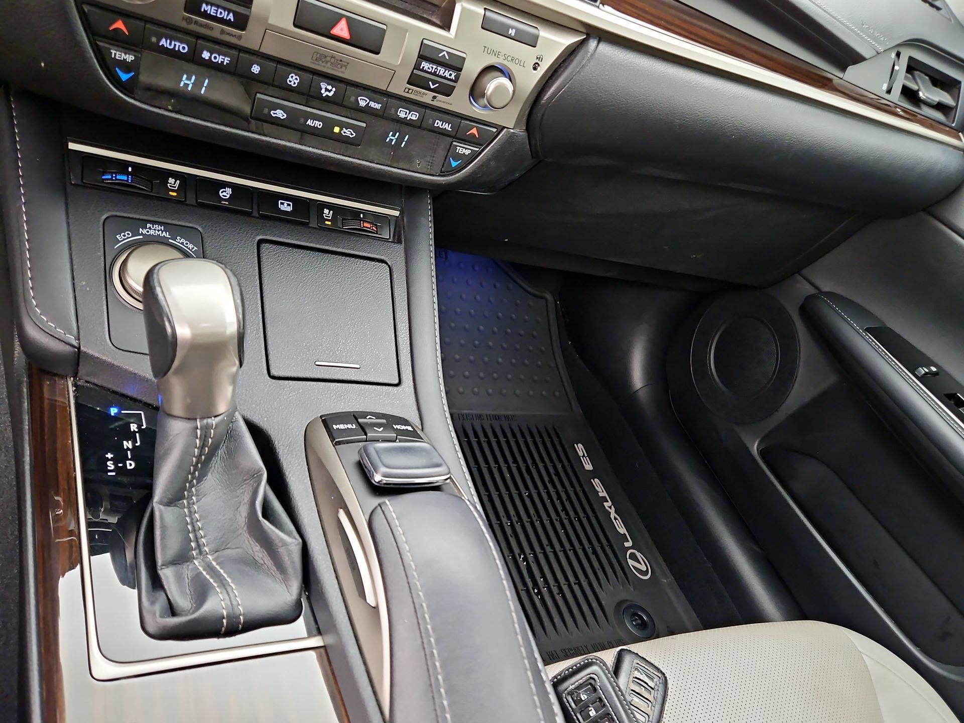 Thumbnail: 2016 Lexus ES - 18