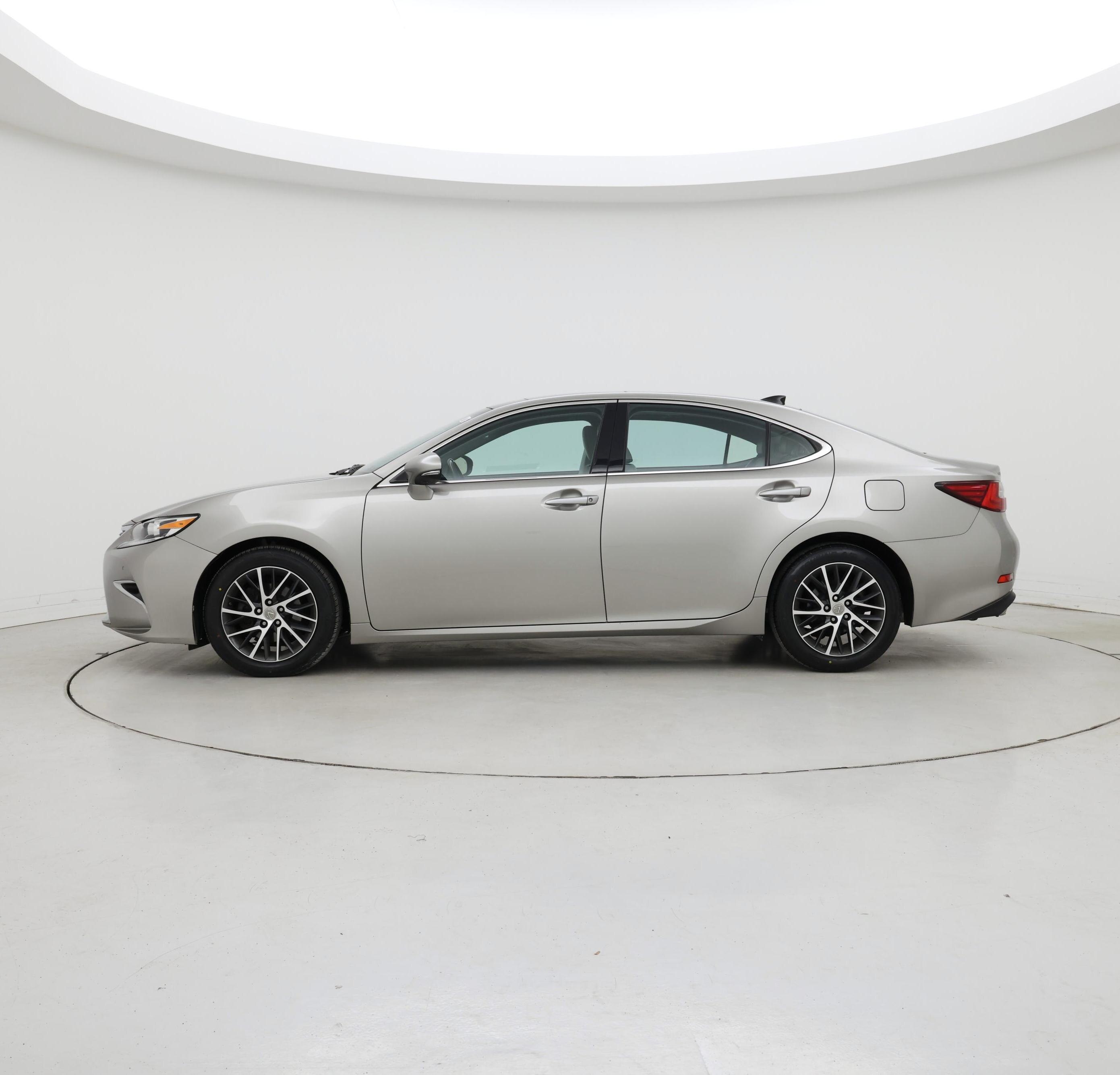 Thumbnail: 2016 Lexus ES - 3