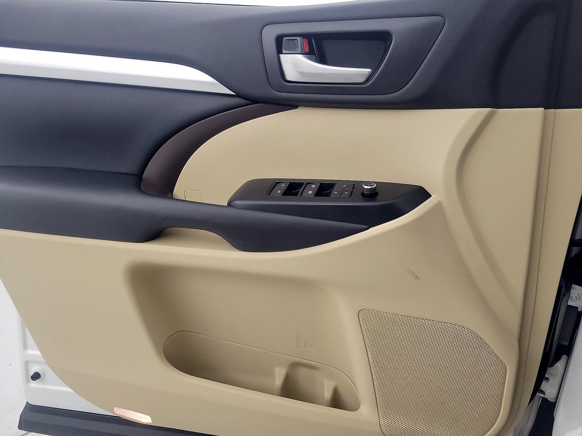 Thumbnail: 2018 Toyota Highlander - 12