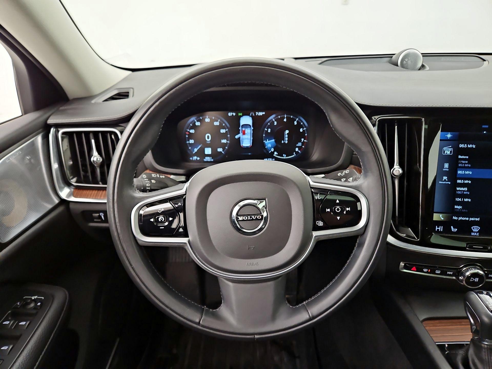 Thumbnail: 2020 Volvo S60 - 10