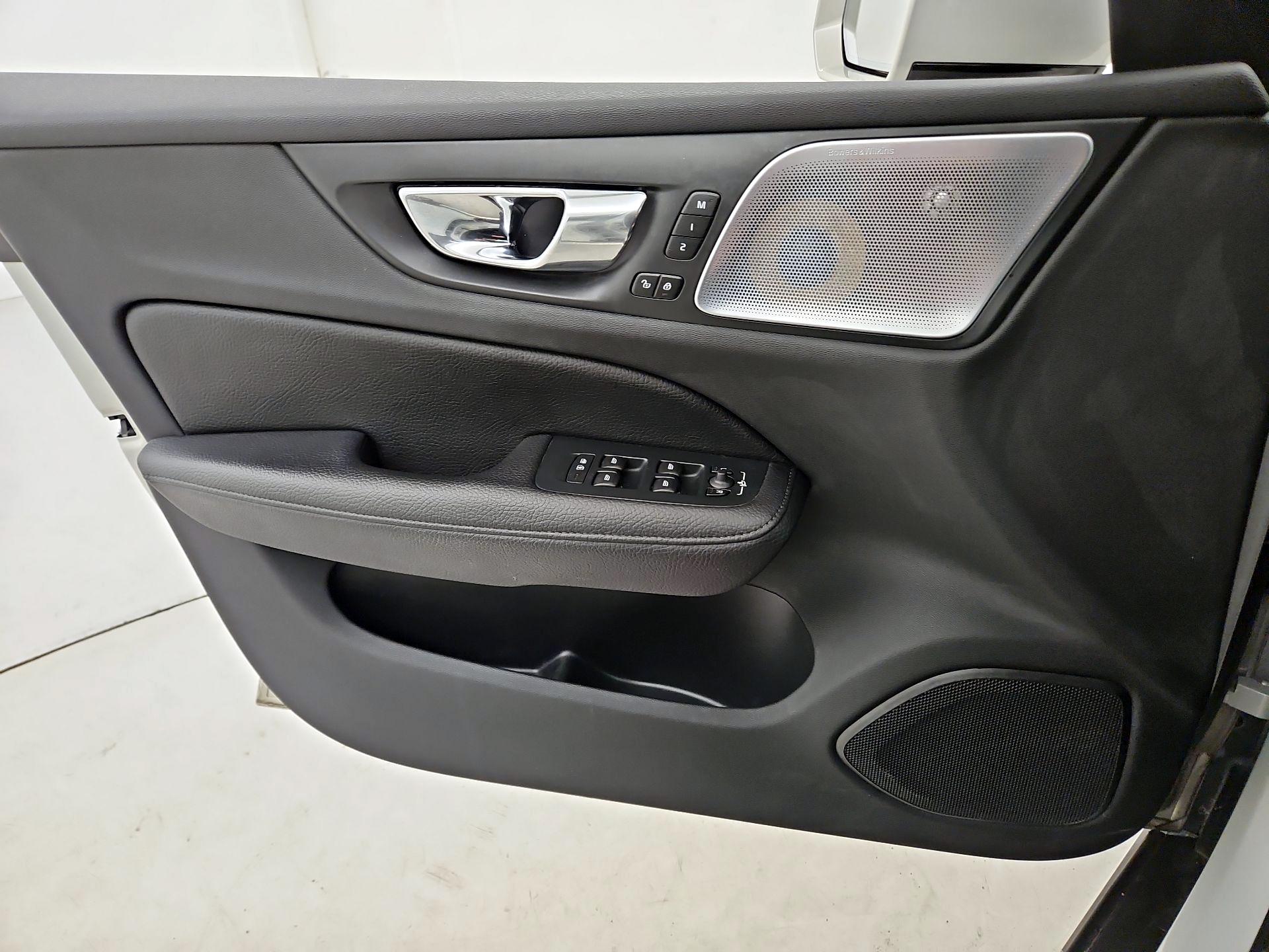 Thumbnail: 2020 Volvo S60 - 12