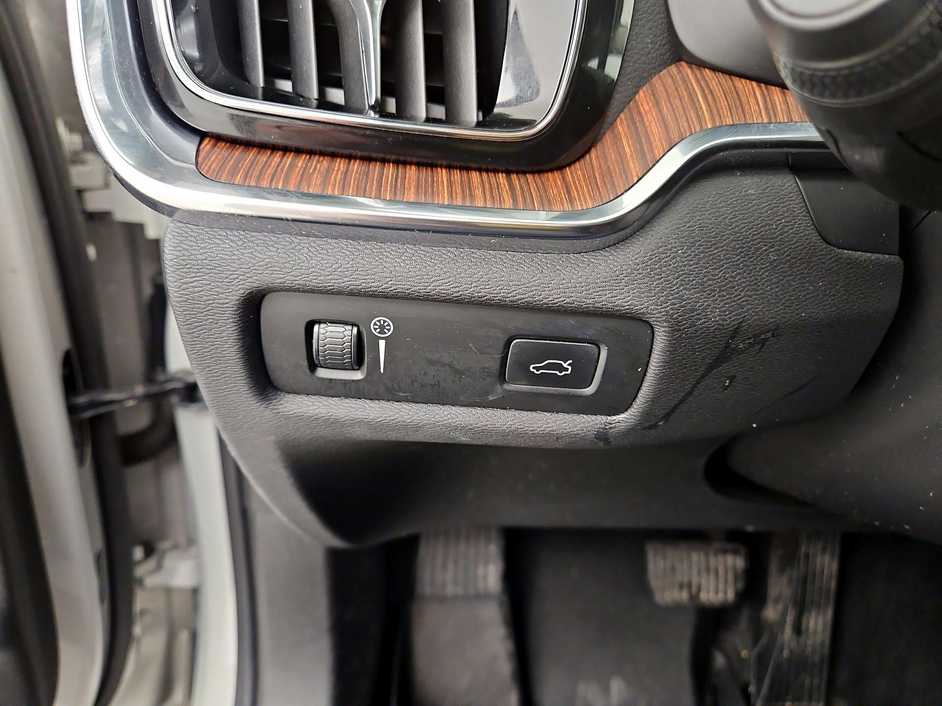 Thumbnail: 2020 Volvo S60 - 13