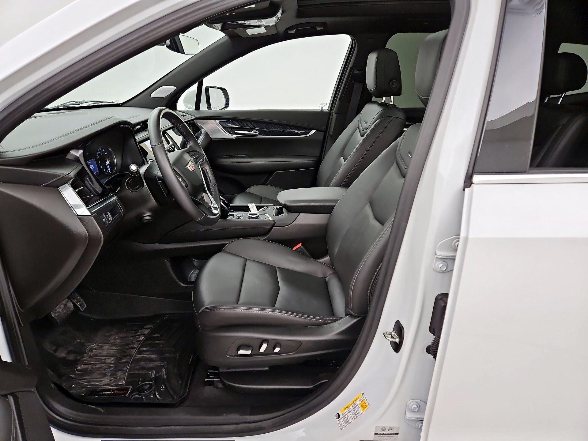 Thumbnail: 2023 Cadillac XT6 - 11