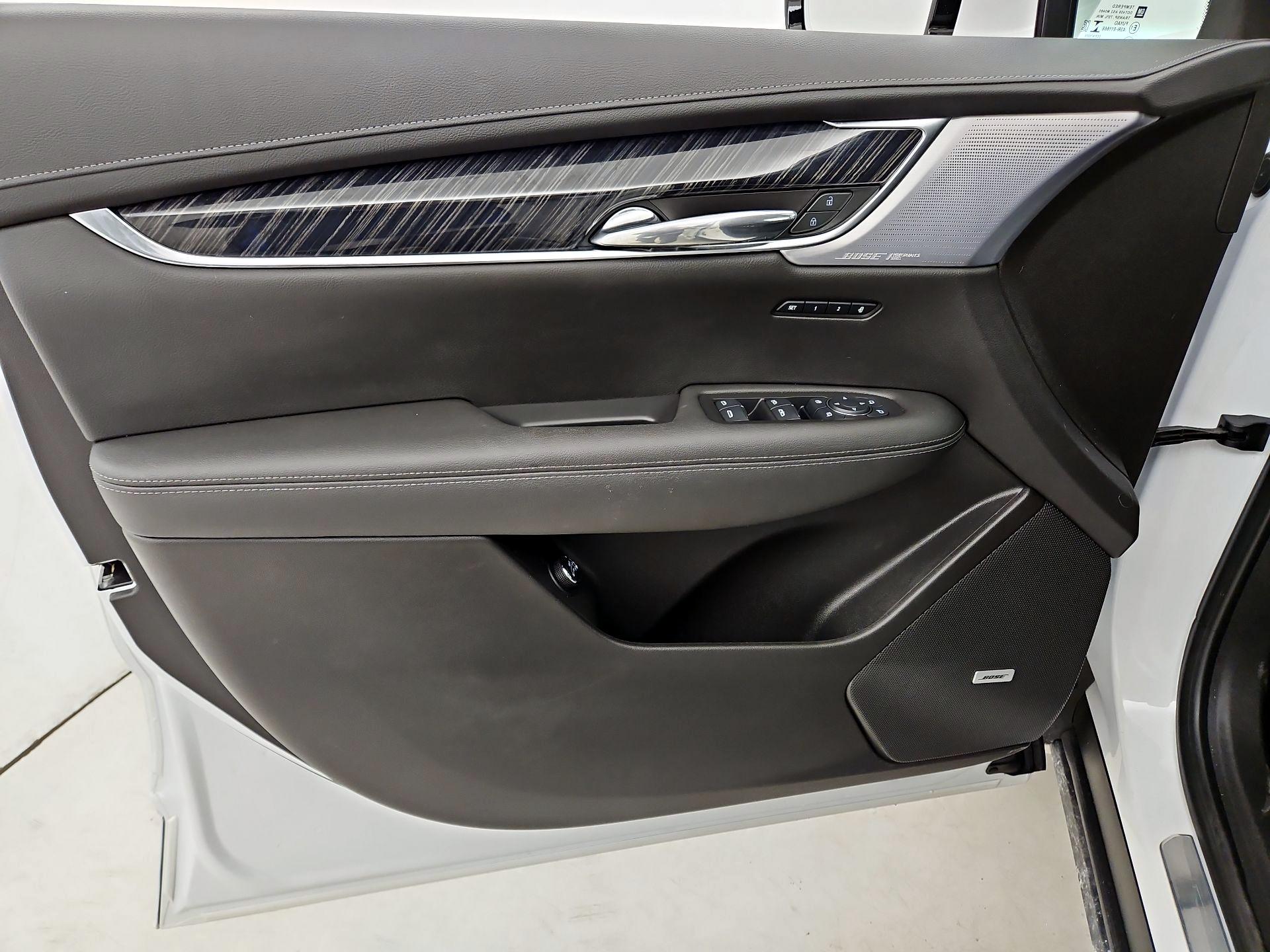 Thumbnail: 2023 Cadillac XT6 - 12