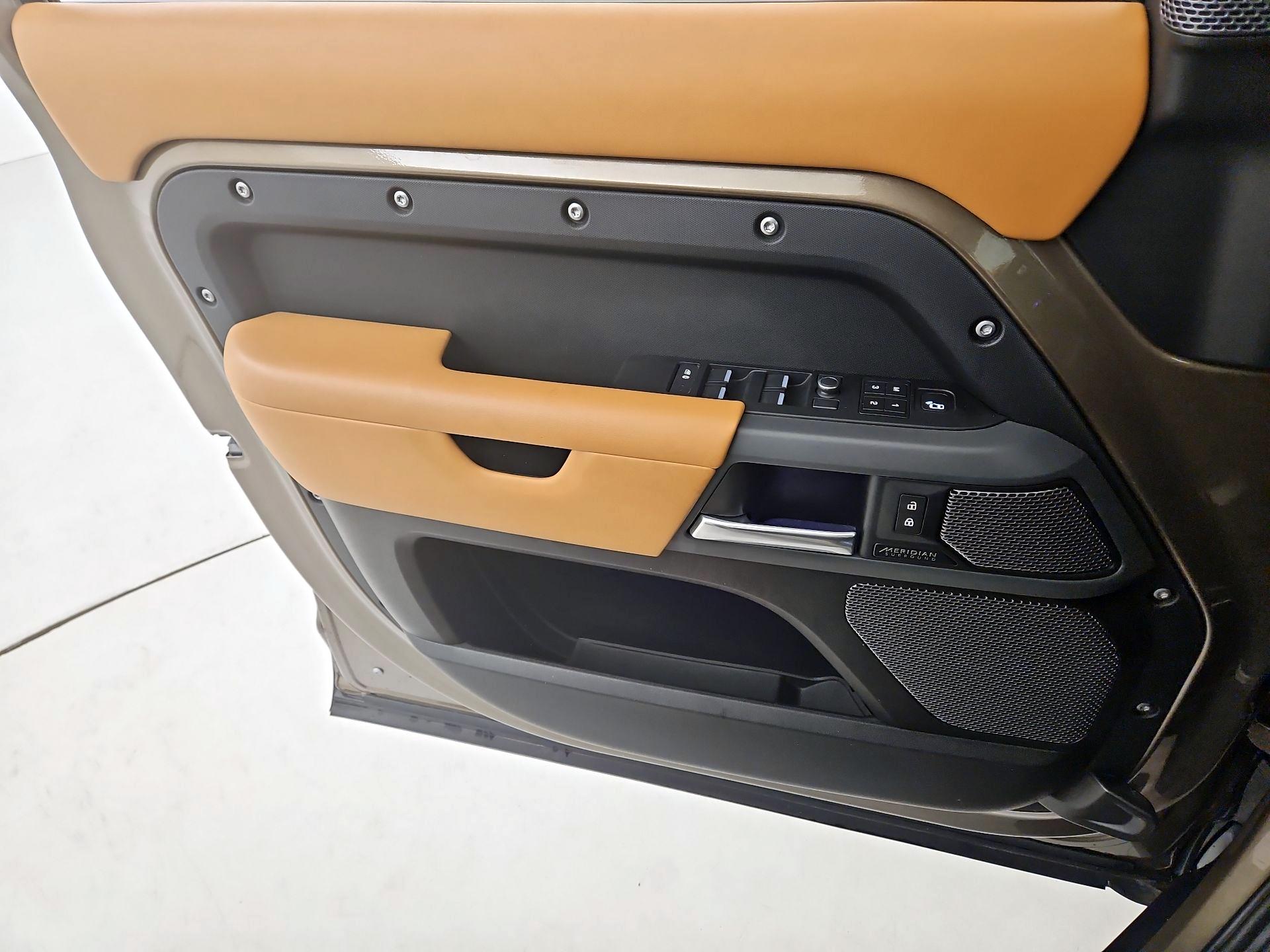 Thumbnail: 2020 Land Rover Defender - 12