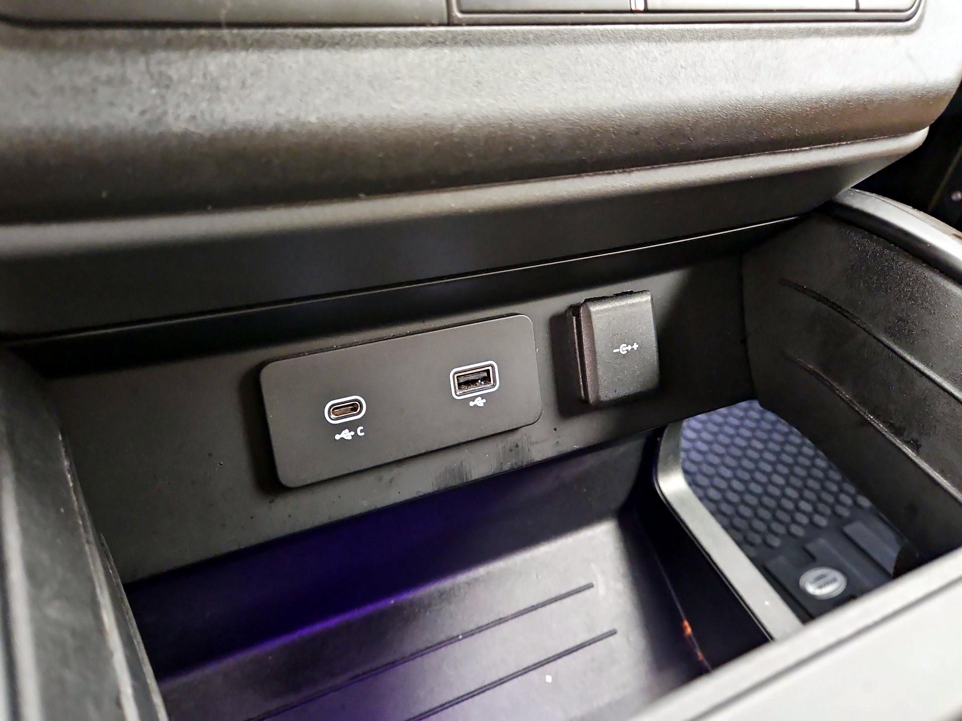 Thumbnail: 2020 Land Rover Defender - 19