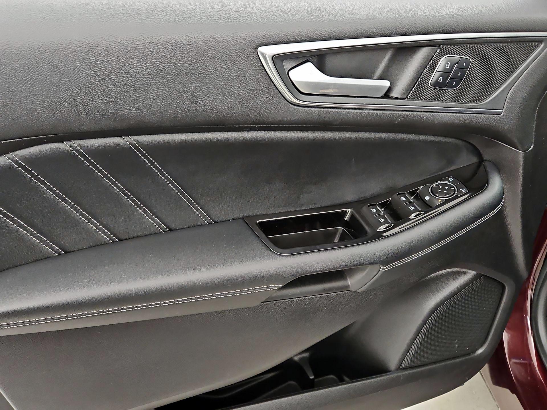 Thumbnail: 2017 Ford Edge - 12