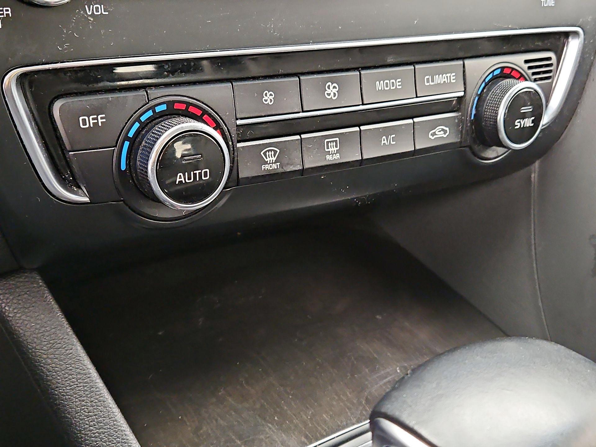 Thumbnail: 2018 Kia Optima - 16