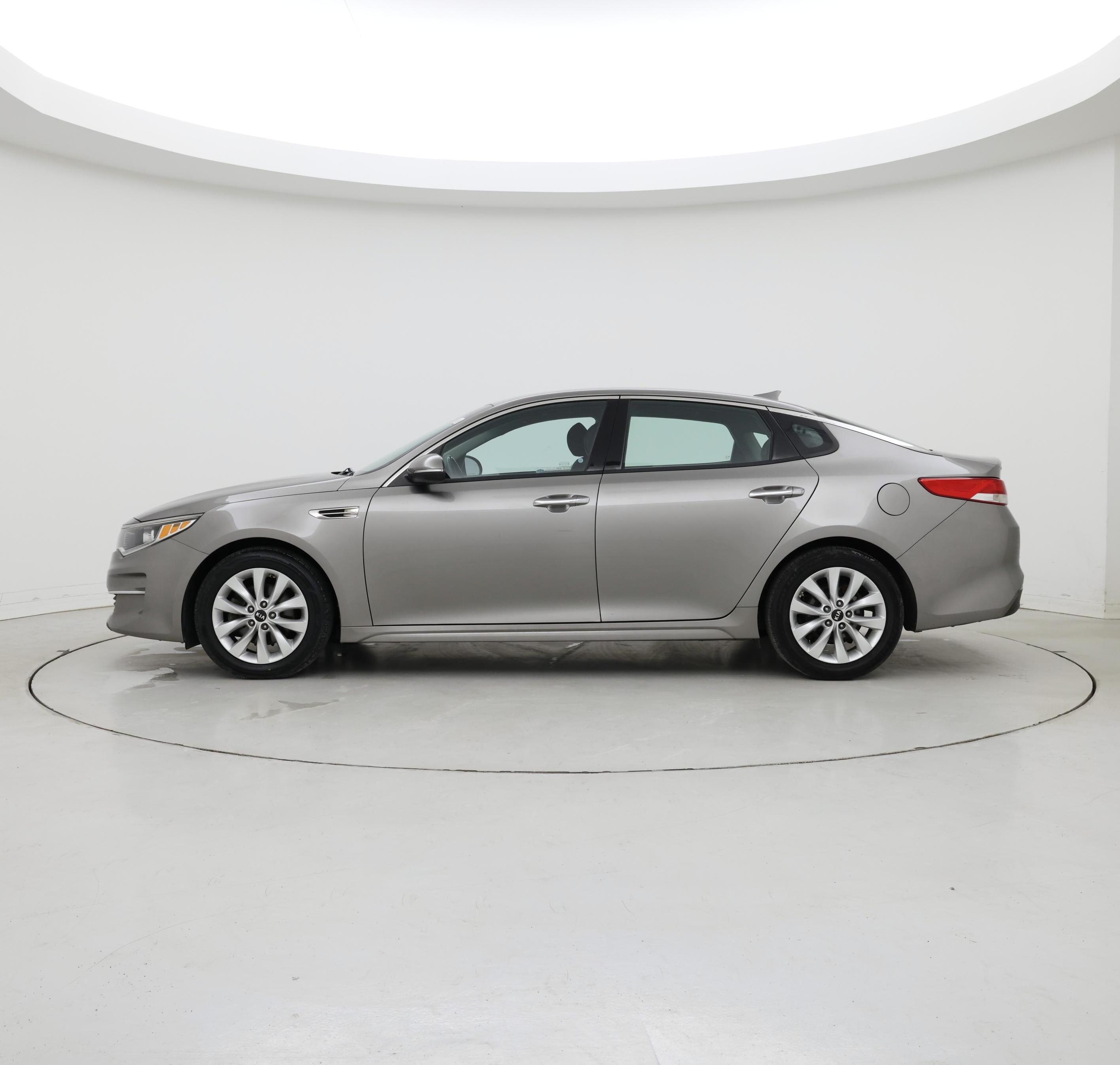 Thumbnail: 2018 Kia Optima - 3