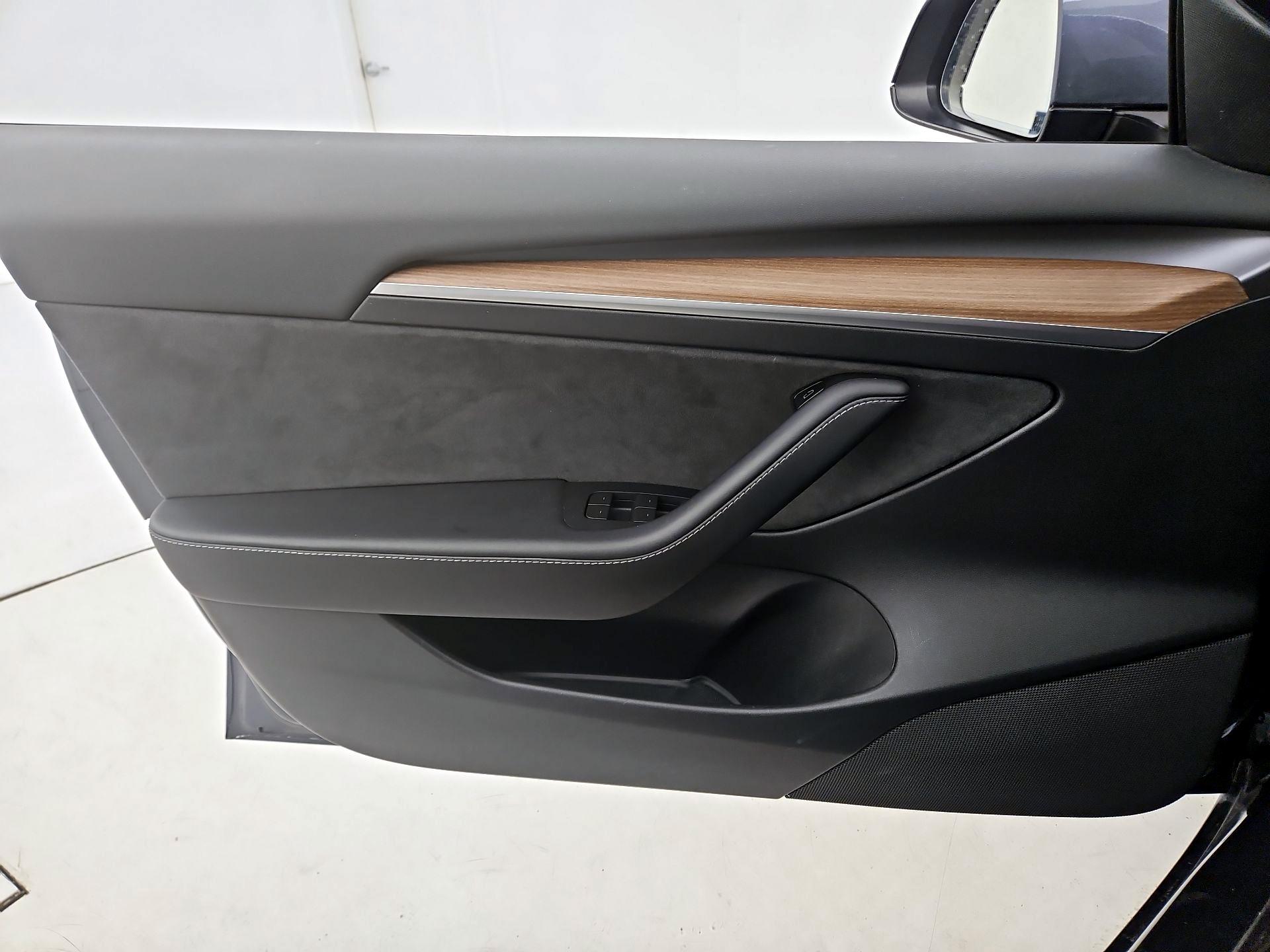 Thumbnail: 2022 Tesla Model 3 - 12