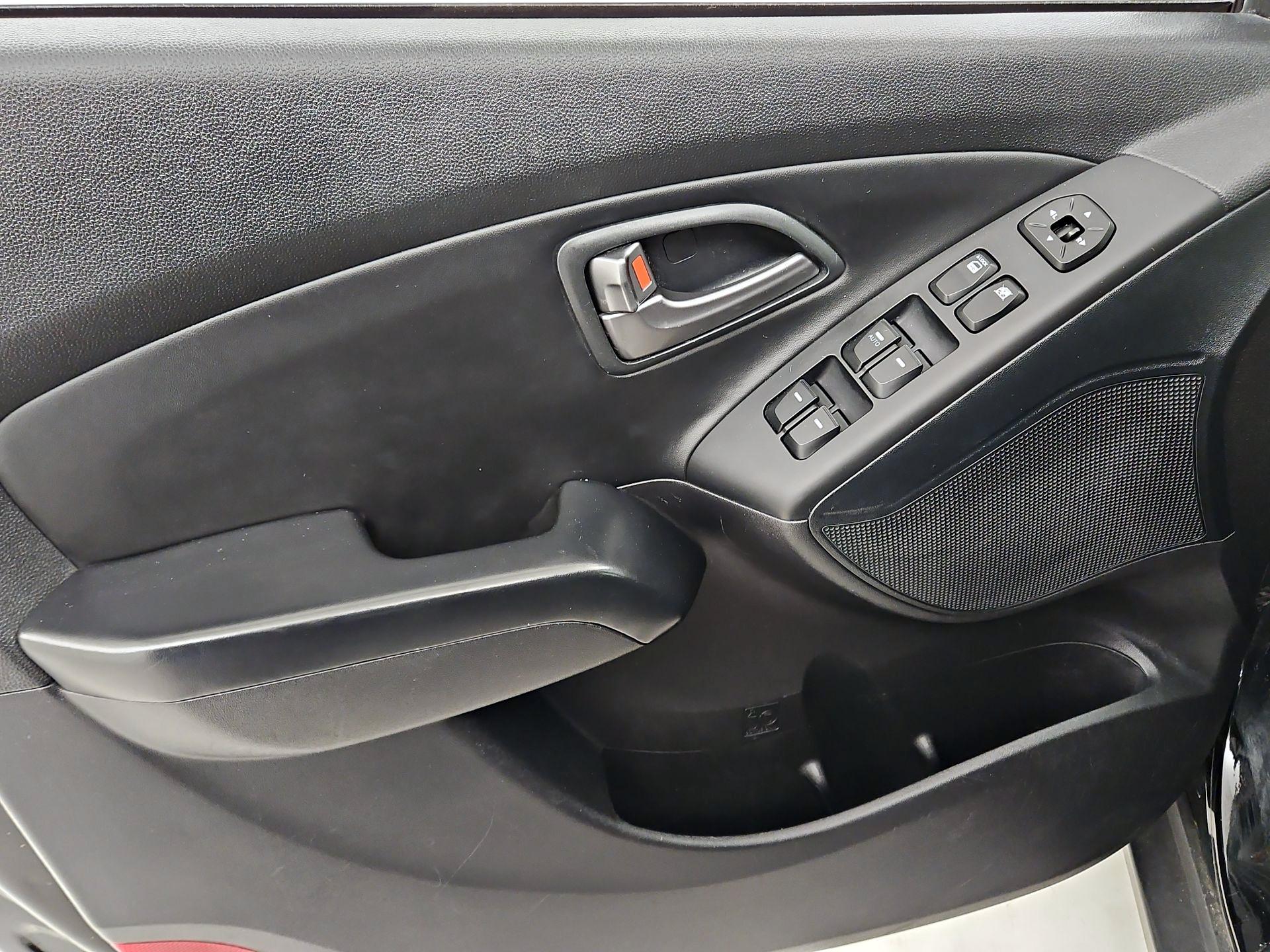 Thumbnail: 2015 Hyundai Tucson - 12