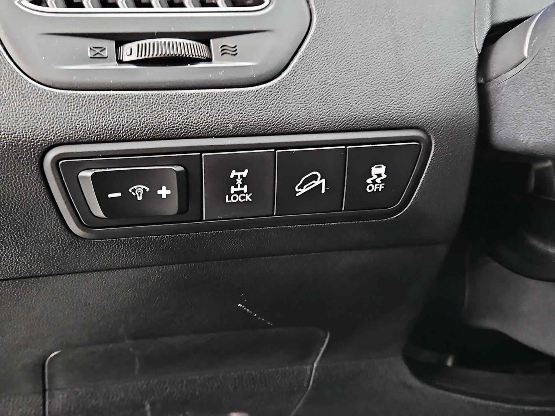 Thumbnail: 2015 Hyundai Tucson - 13