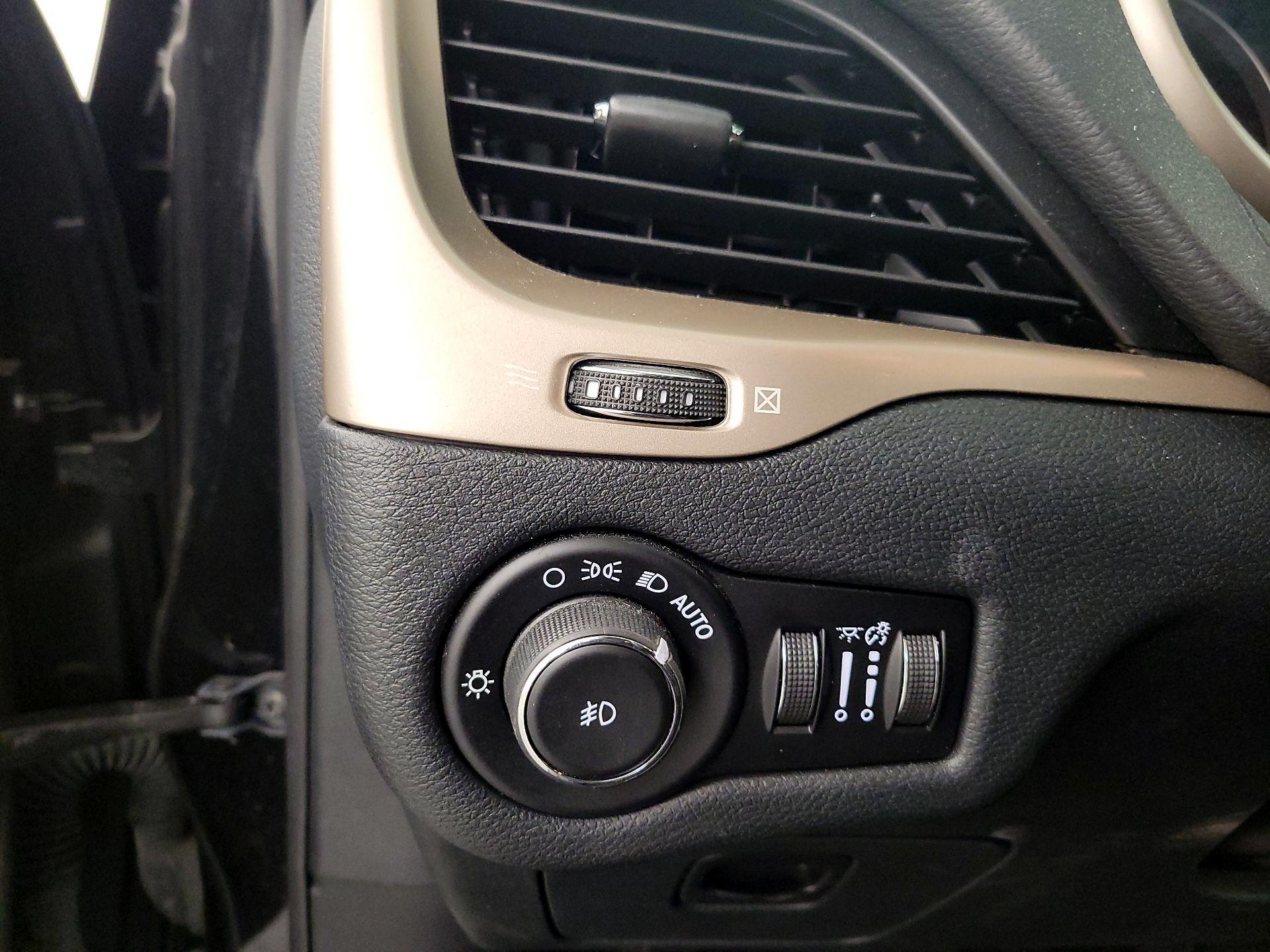 Thumbnail: 2016 Jeep Cherokee - 13