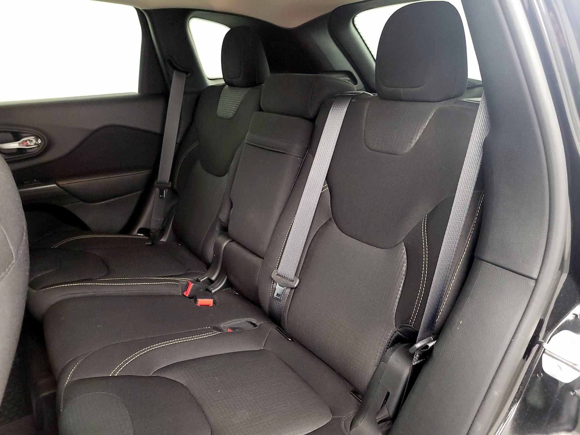 Thumbnail: 2016 Jeep Cherokee - 19