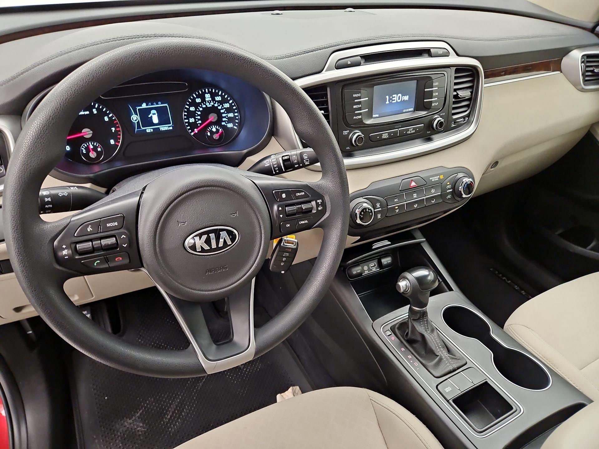 Thumbnail: 2017 Kia Sorento - 9