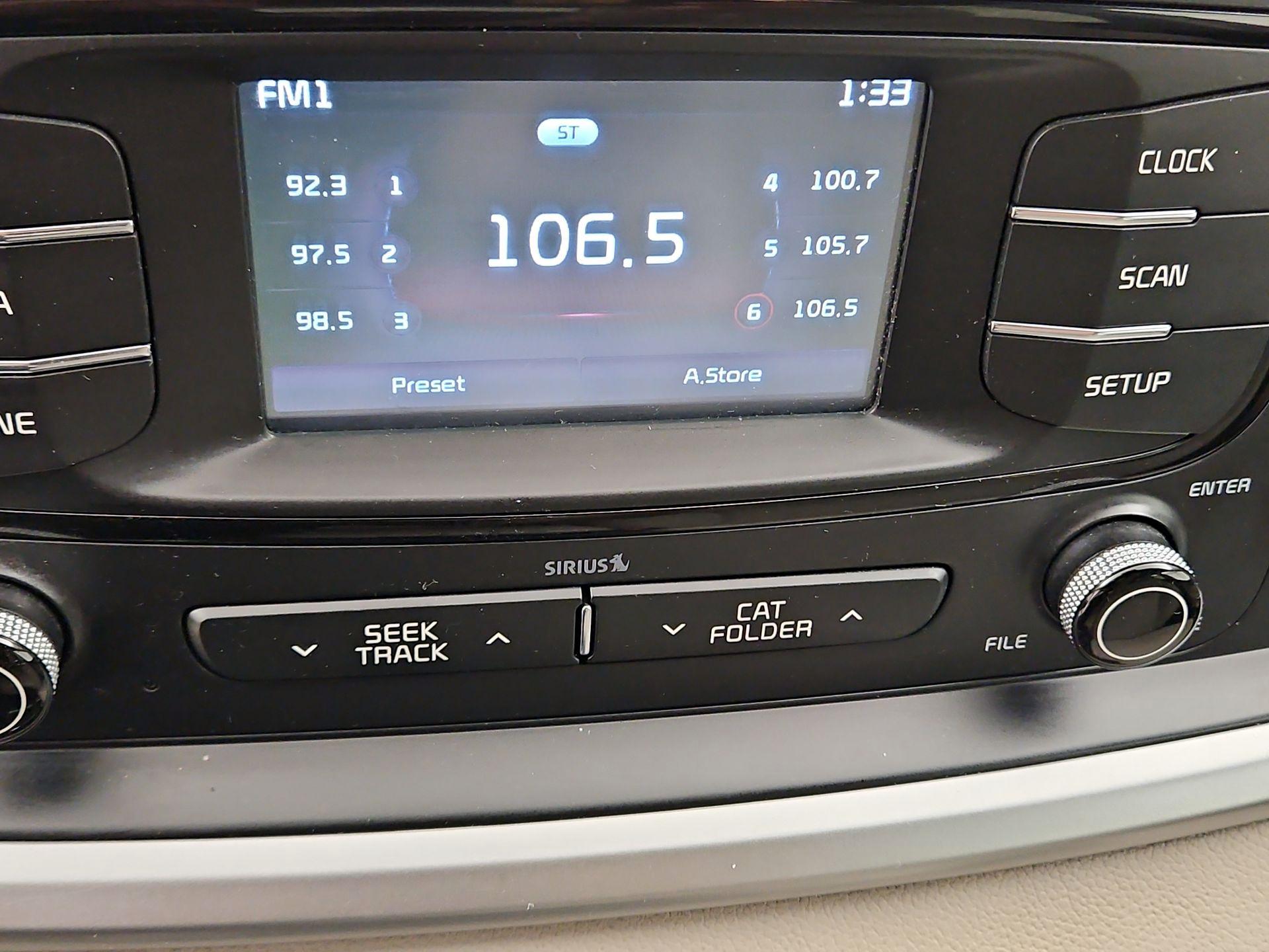 Thumbnail: 2017 Kia Sorento - 15