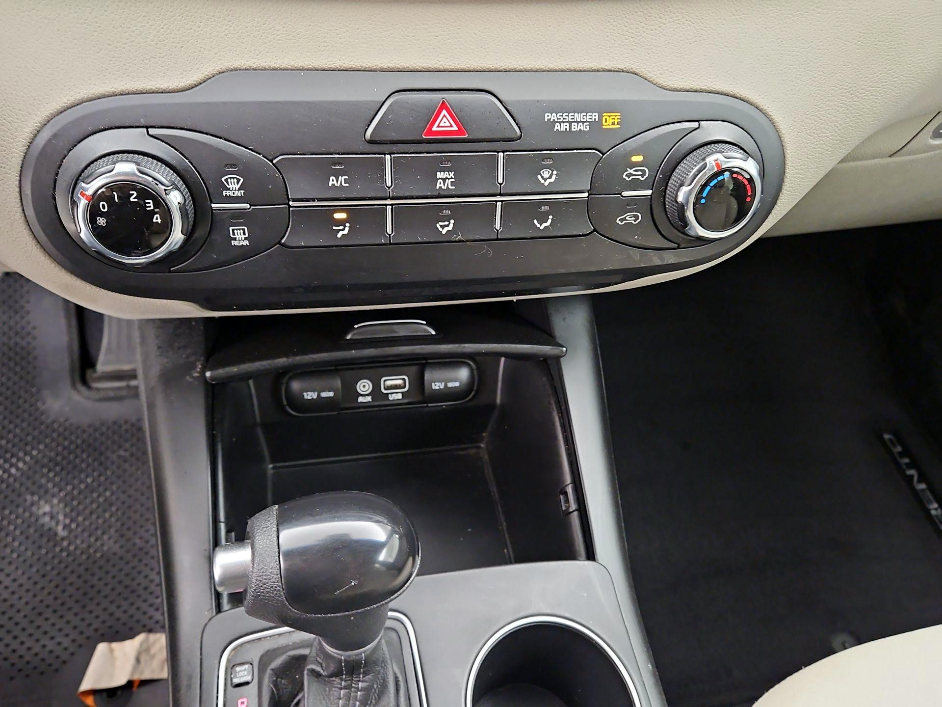 Thumbnail: 2017 Kia Sorento - 16