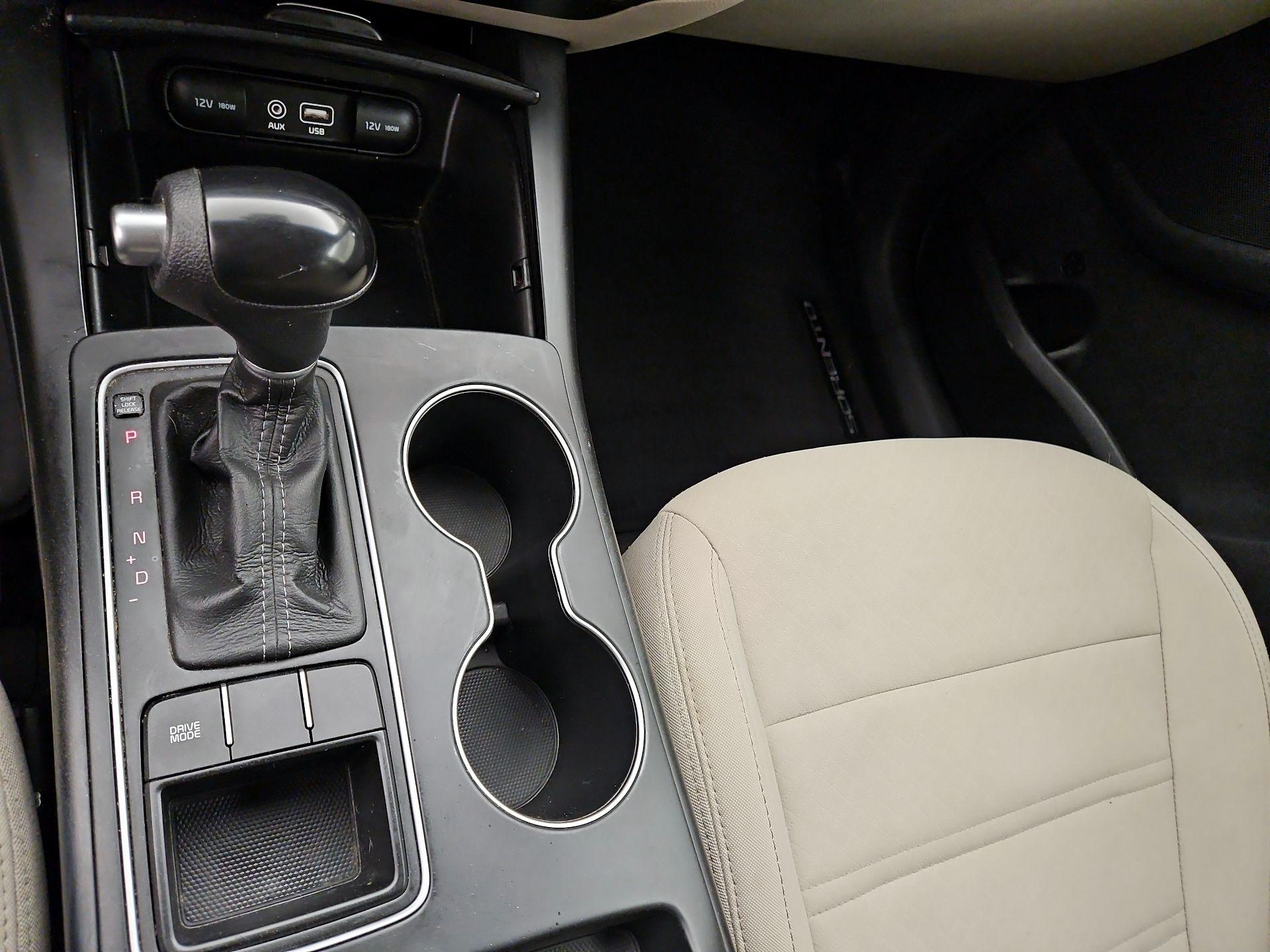 Thumbnail: 2017 Kia Sorento - 17