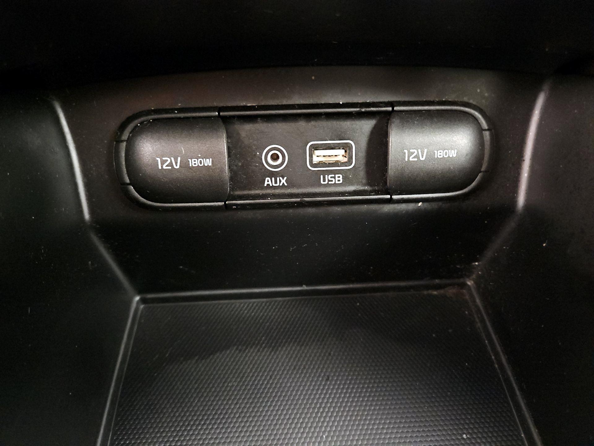 Thumbnail: 2017 Kia Sorento - 18