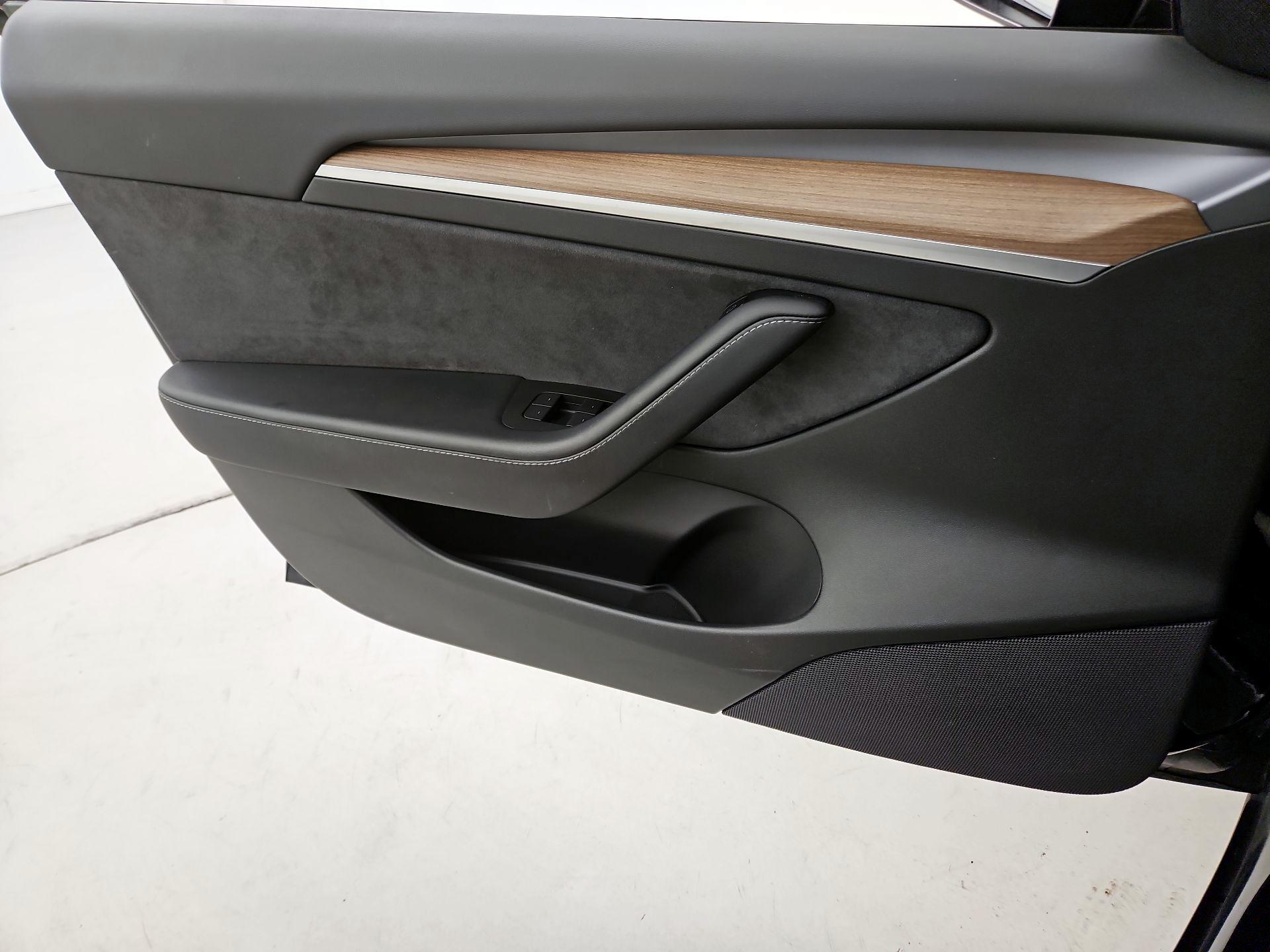 Thumbnail: 2022 Tesla Model 3 - 12