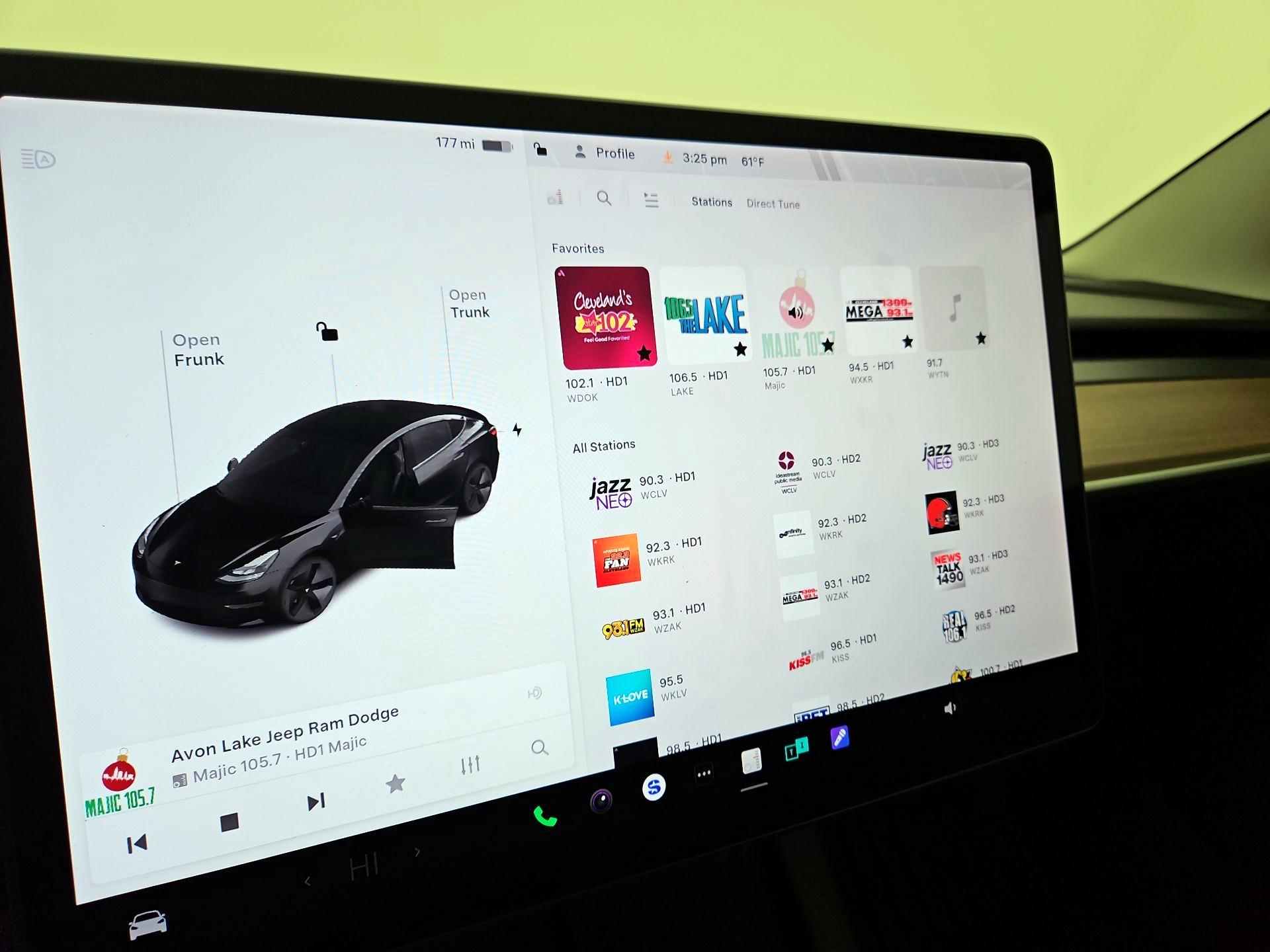 Thumbnail: 2022 Tesla Model 3 - 15