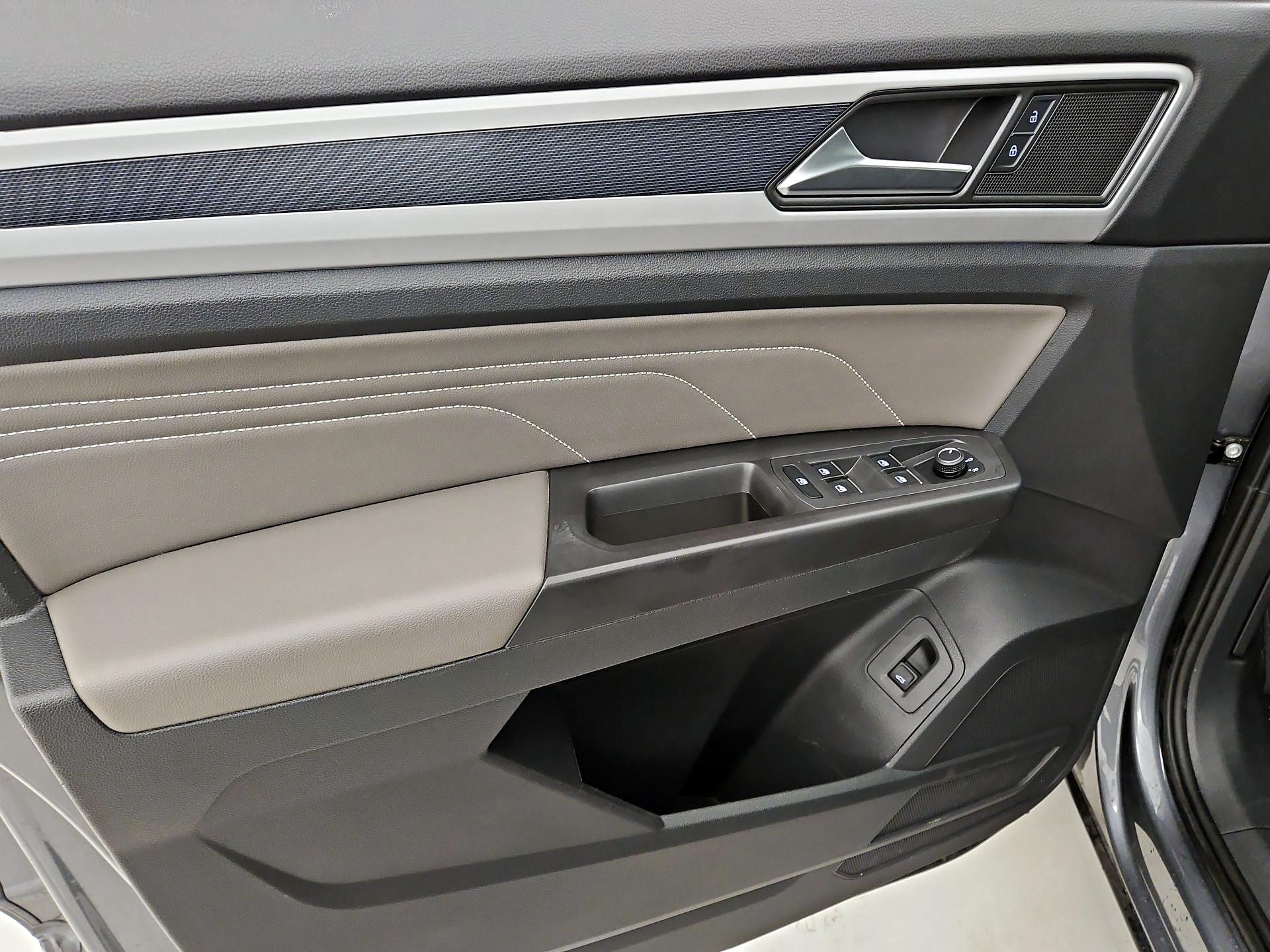 Thumbnail: 2023 Volkswagen Atlas - 12