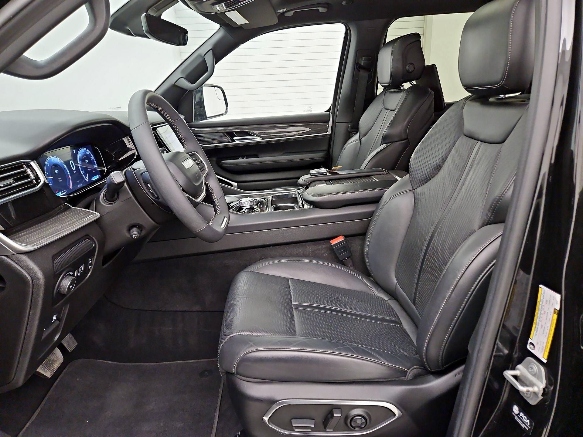 Thumbnail: 2022 Jeep Wagoneer - 11