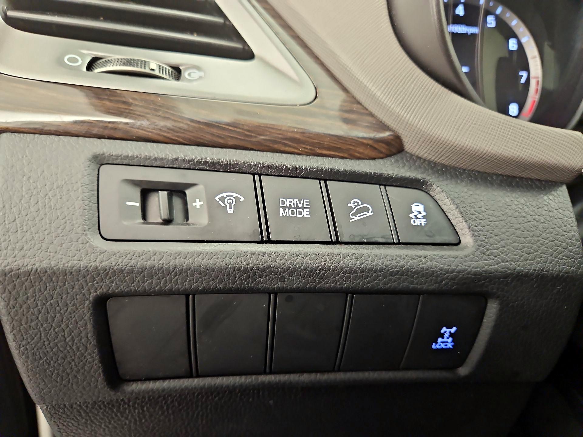 Thumbnail: 2018 Hyundai Santa Fe - 13