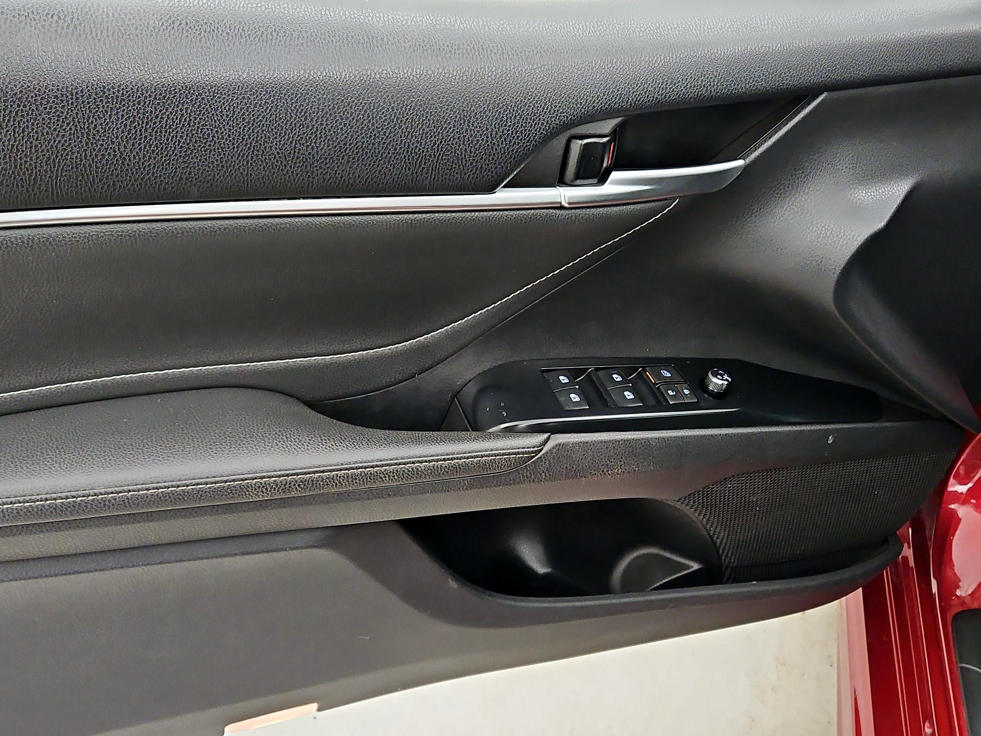 Thumbnail: 2018 Toyota Camry - 12