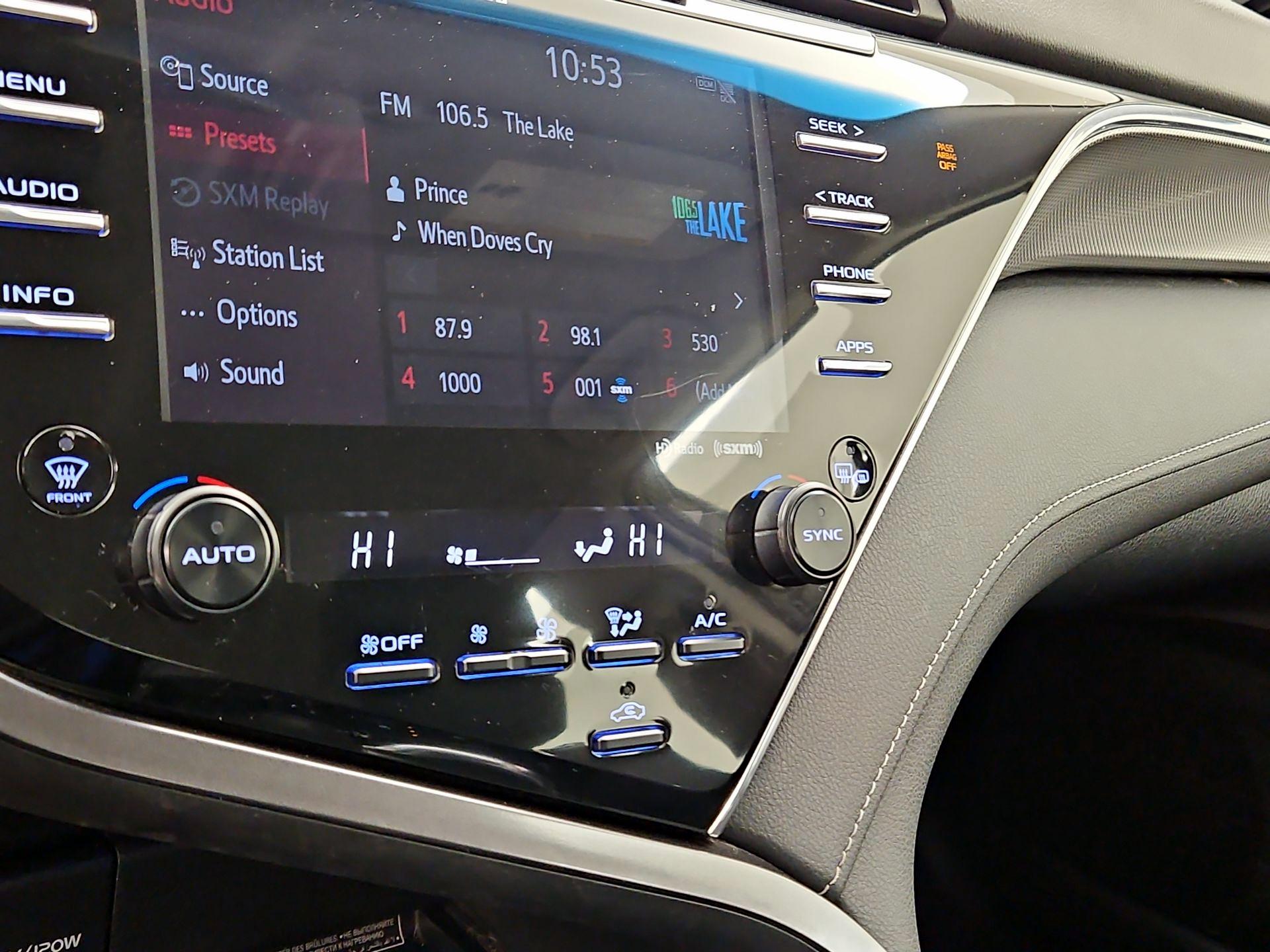 Thumbnail: 2018 Toyota Camry - 16